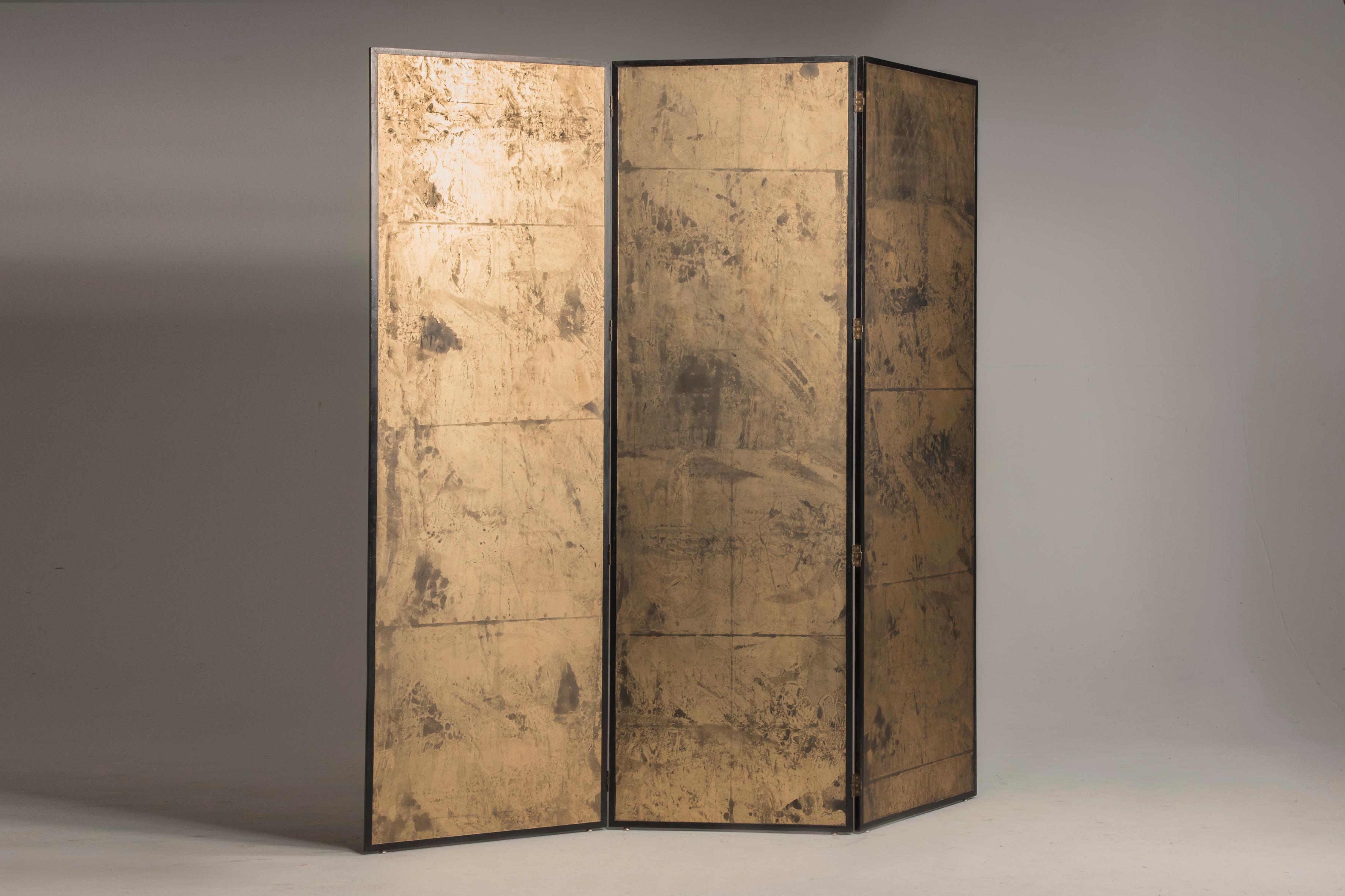 Art Deco gold on paper three panels screen room divider

Art Deco golden paper three panels screen. From France, from 1930s period.

Panels hinges are originals. Decoration is present on both sides so this can be used both as screen or room divider.