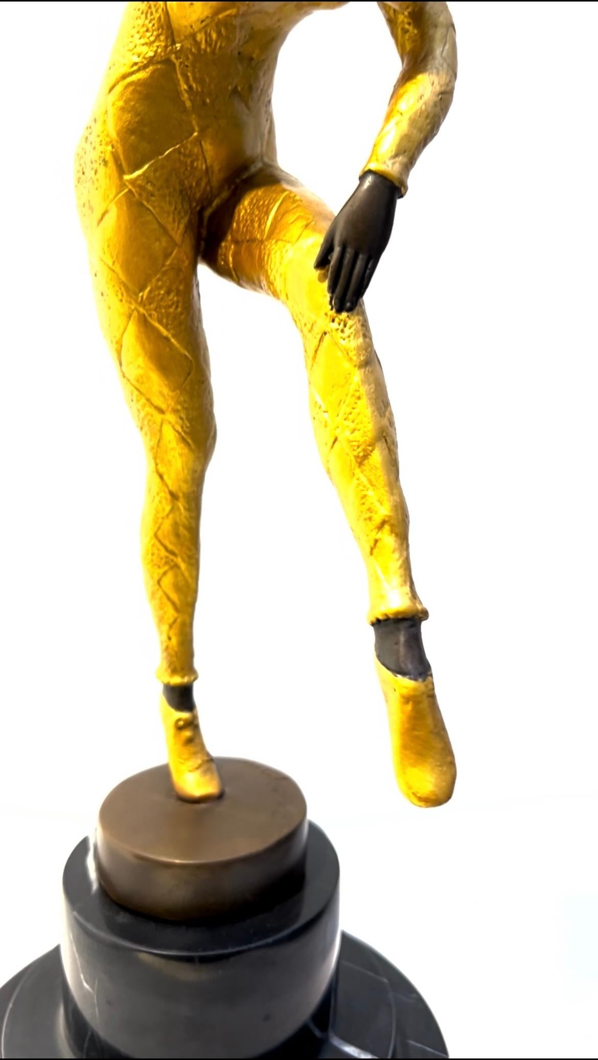 Figura in bronzo dipinto in oro Art Deco 