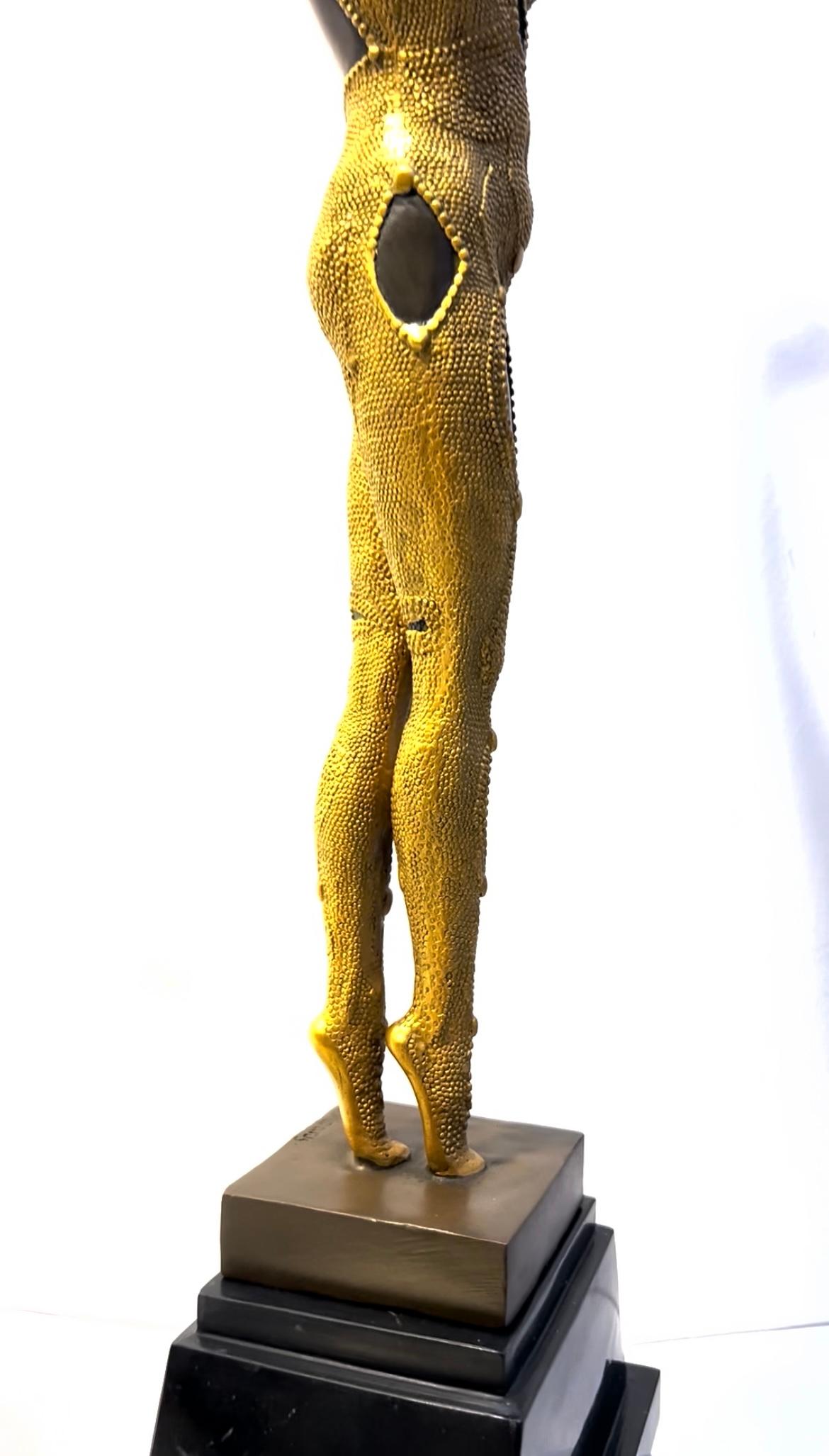 Figura in bronzo dipinto in oro Art Deco 