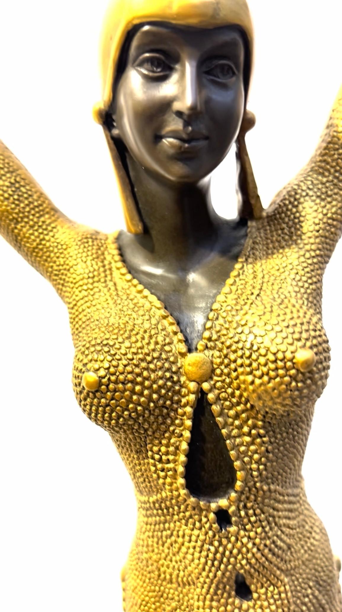 Art Déco Figura in bronzo dipinto in oro Art Deco 