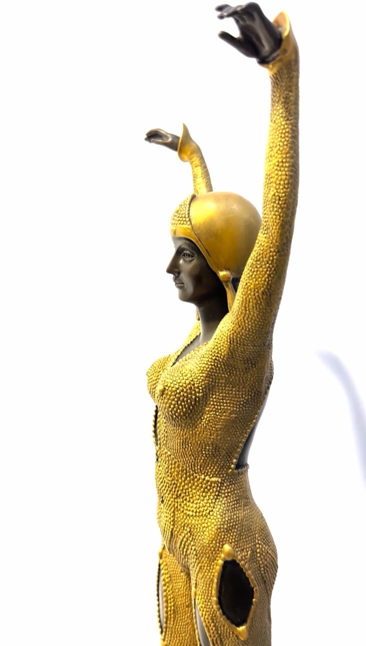 Calco Figura in bronzo dipinto in oro Art Deco 