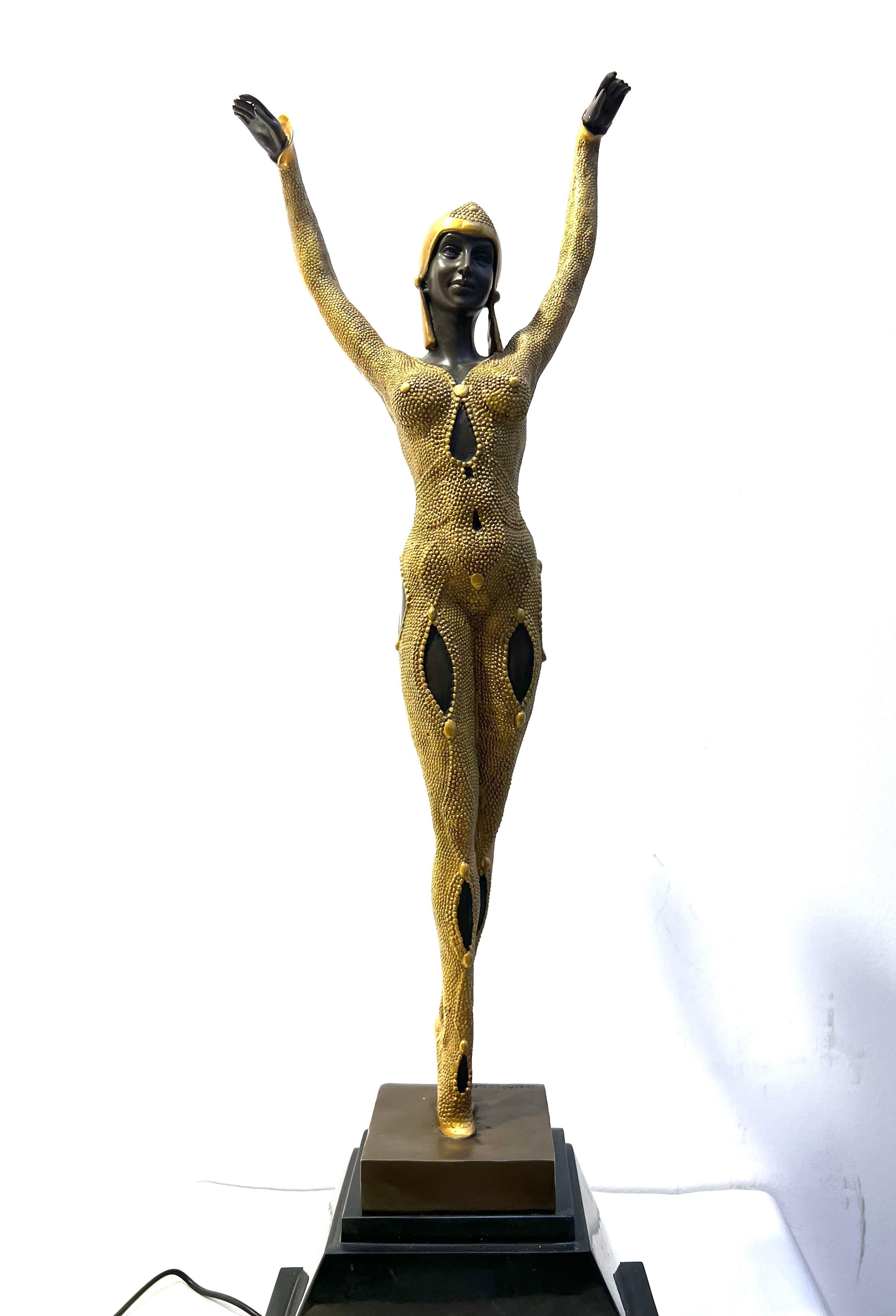 Figura in bronzo dipinto in oro Art Deco 