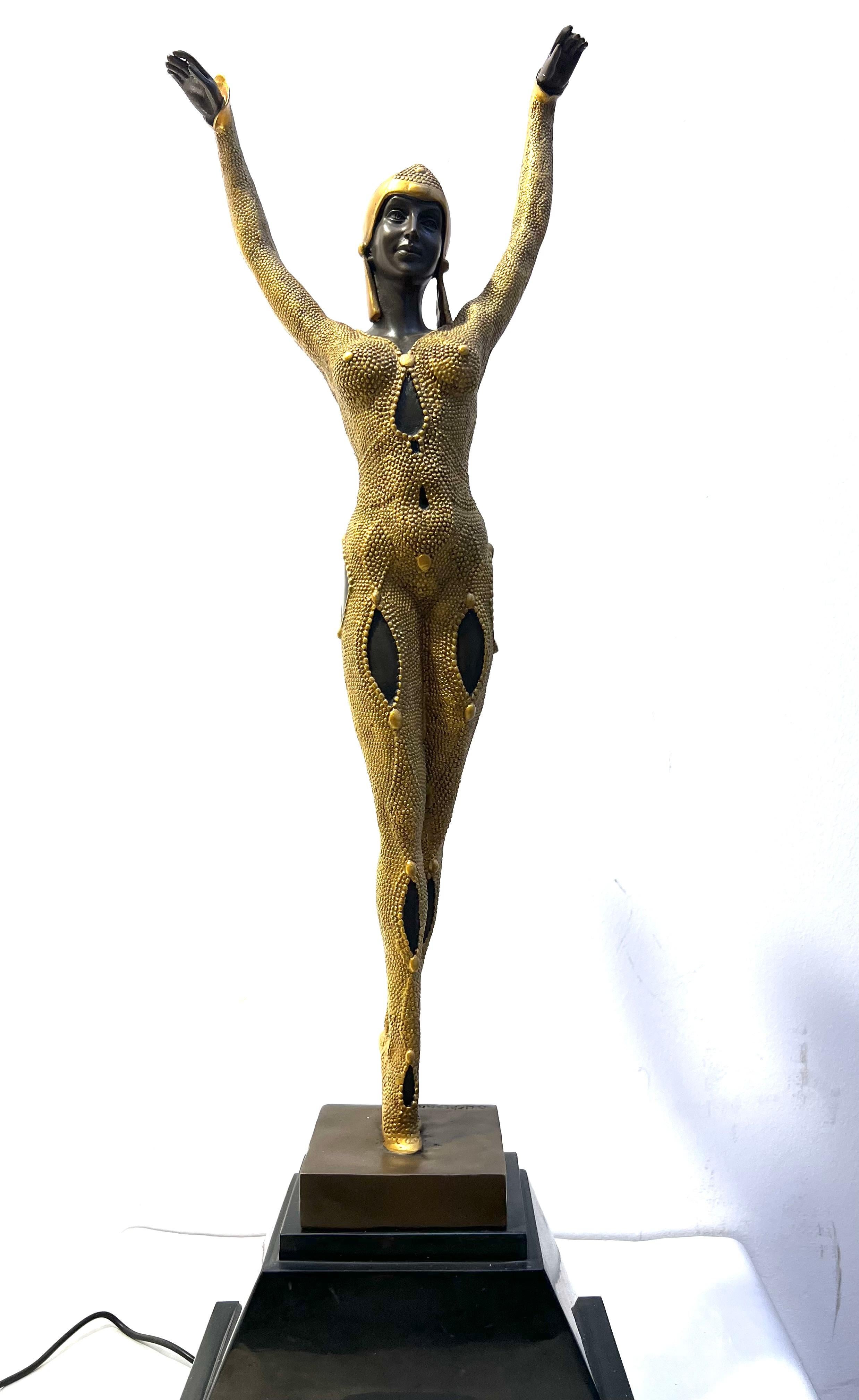 Inizio XX secolo Figura in bronzo dipinto in oro Art Deco 