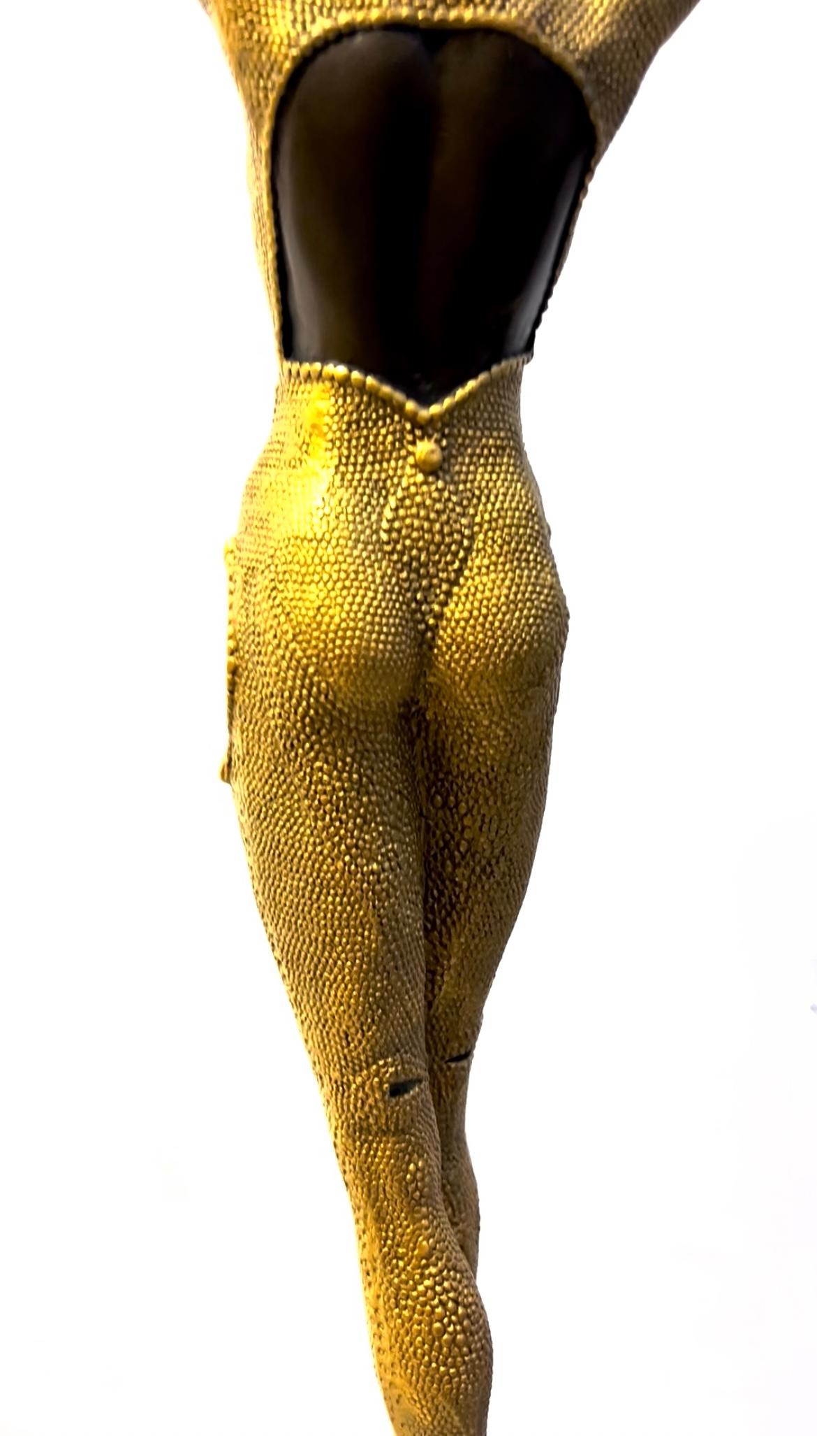 Figura in bronzo dipinto in oro Art Deco 