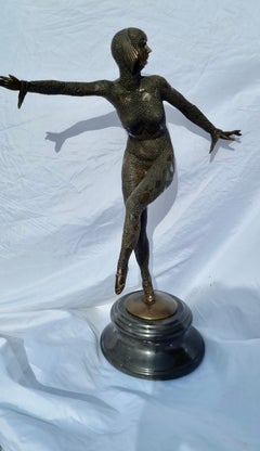 Figura in bronzo dipinto in oro Art Deco "Danzatrice fenicia" di Demetre Chiparus