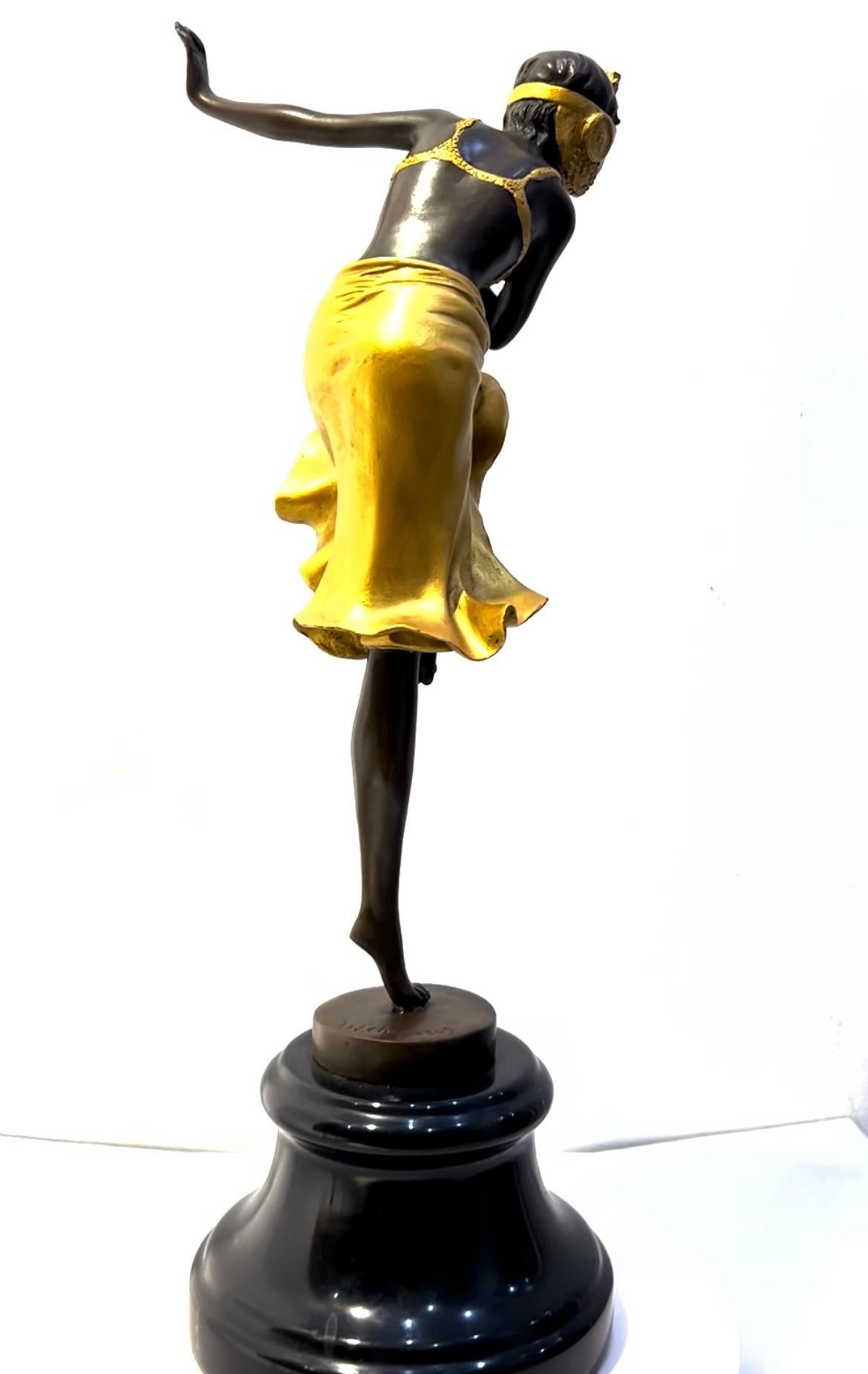 Art Déco Figura in bronzo dipinto in oro Art Deco 