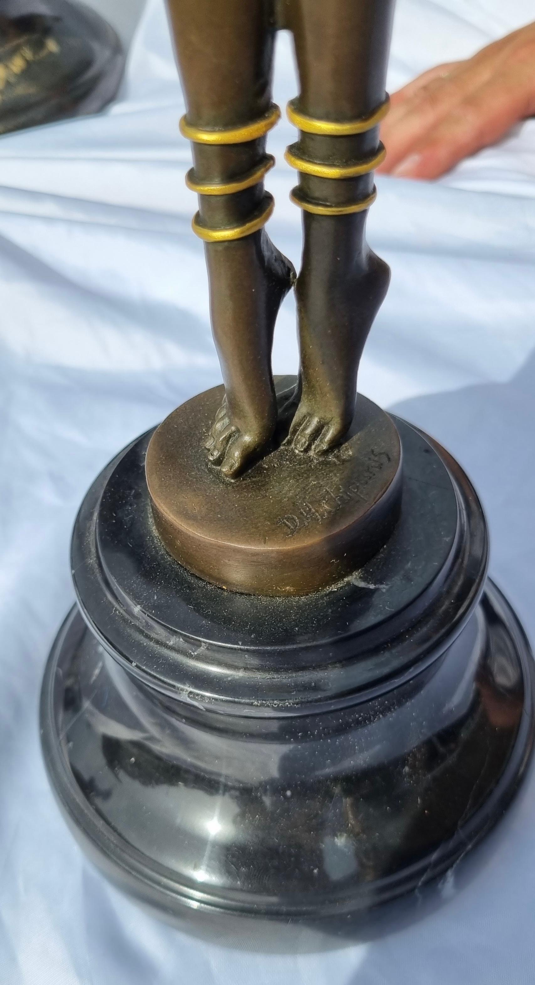 Français Figure en bronze peinte en or Art Déco « Danseuse méthonicienne » de Demetre Chiparus en vente