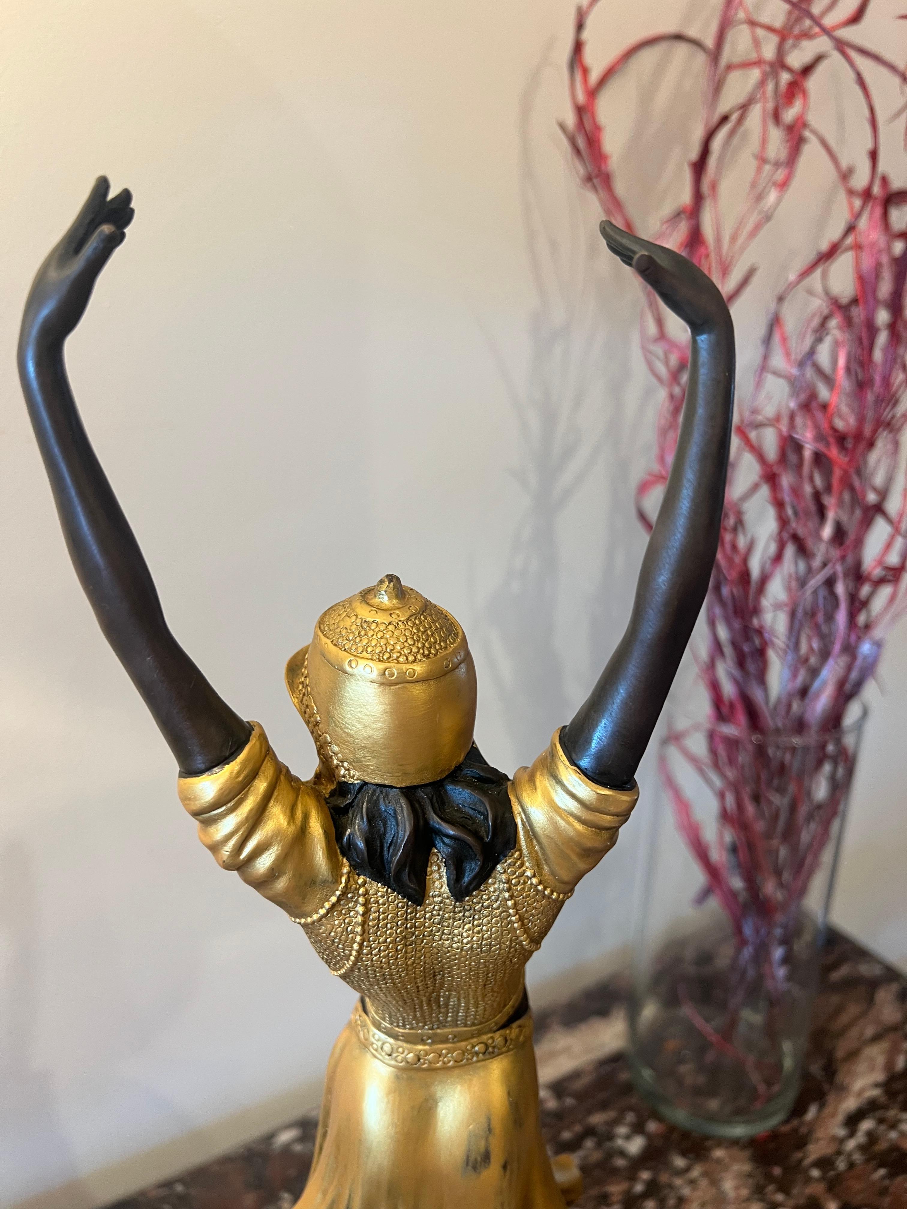 Calco Figura in bronzo dipinto in oro Art Deco 
