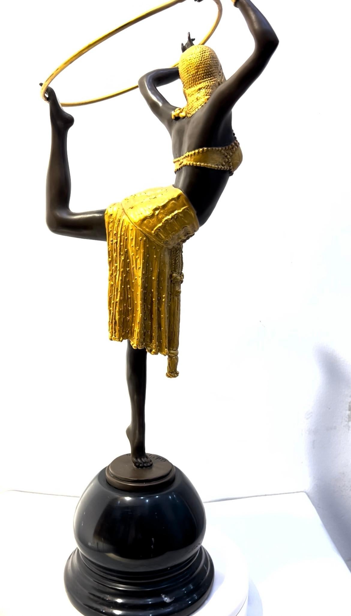Calco Figura in bronzo dipinto in oro Art Deco 