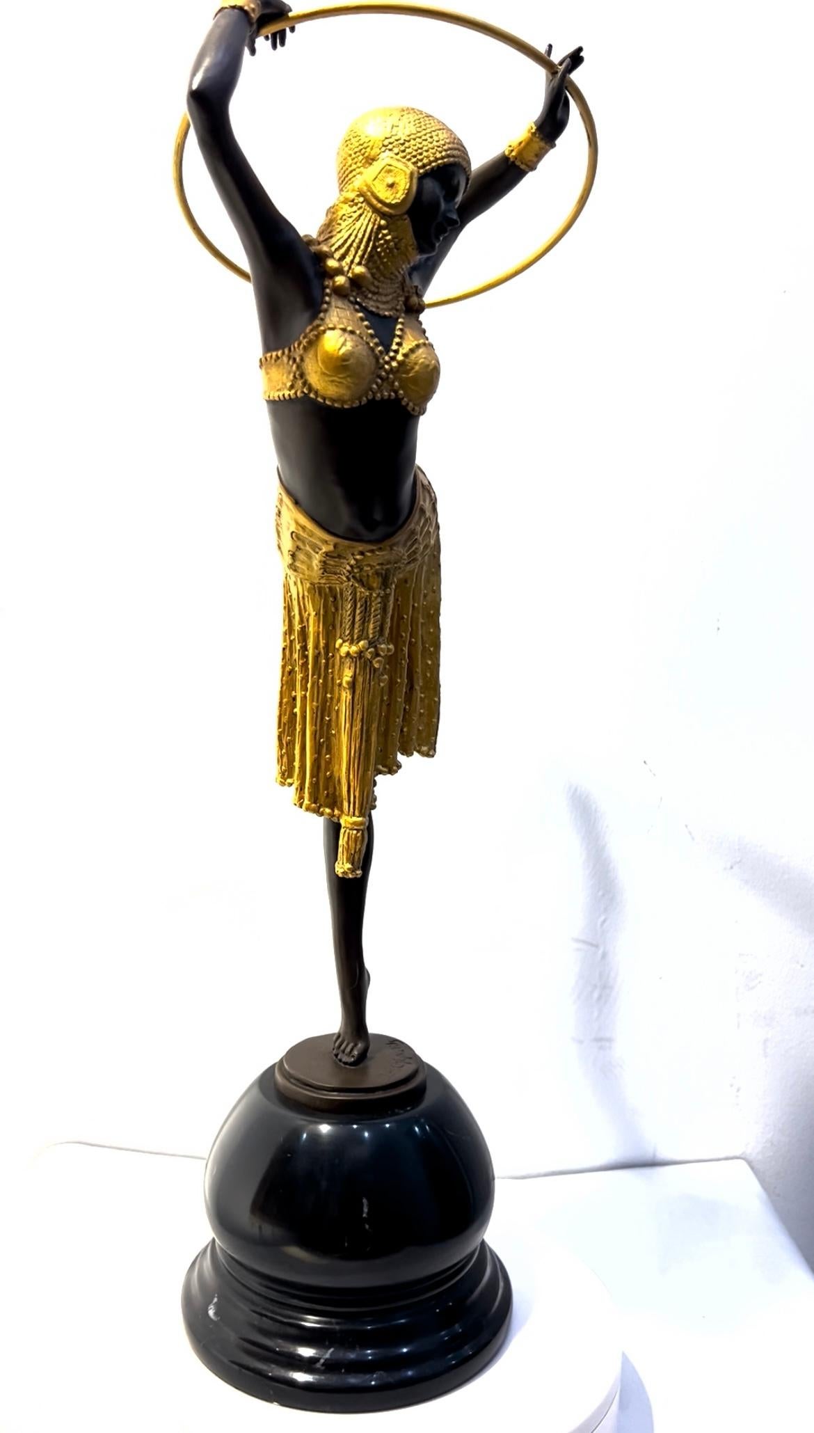 Figura in bronzo dipinto in oro Art Deco 