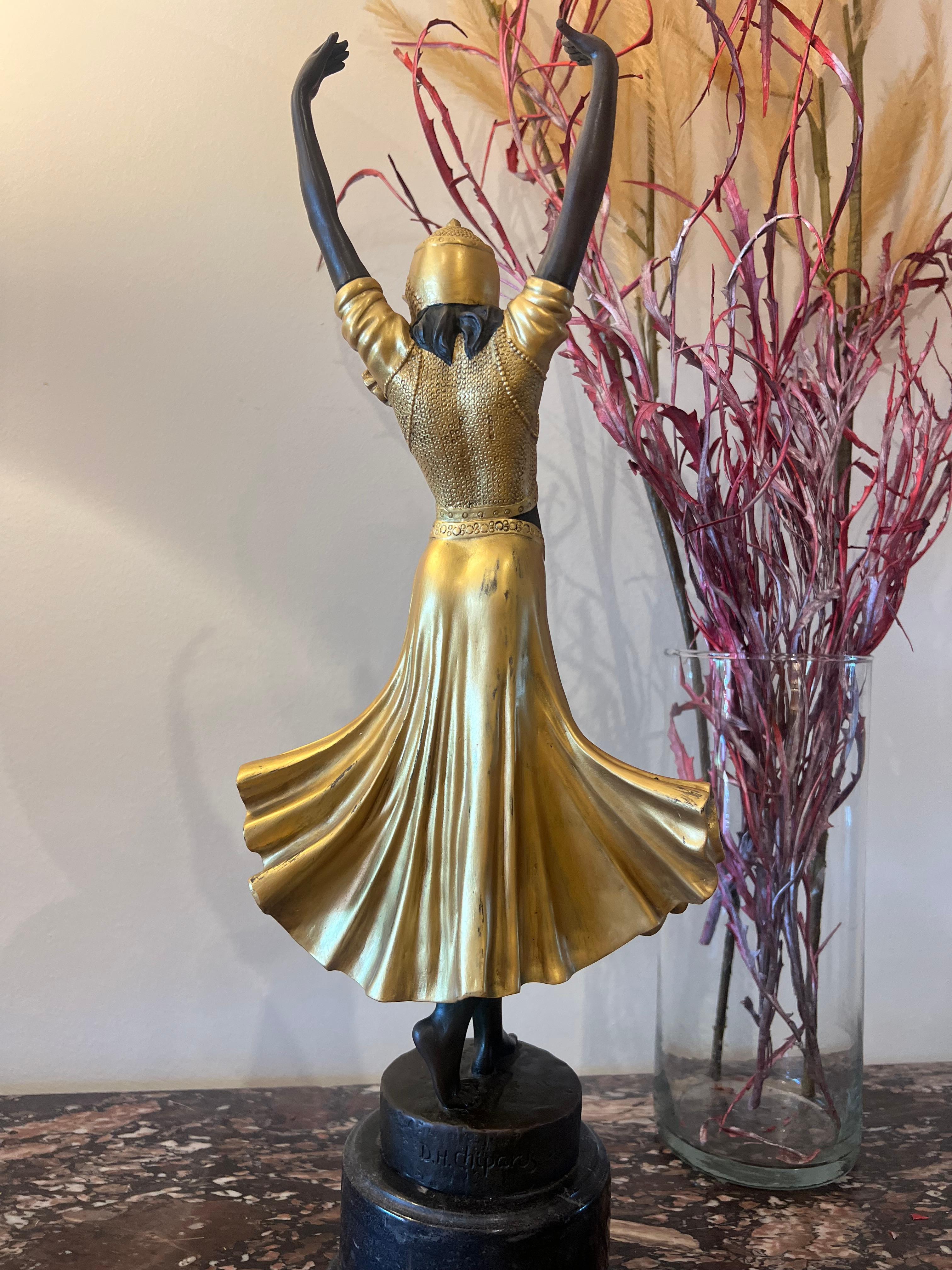 Inizio XX secolo Figura in bronzo dipinto in oro Art Deco 