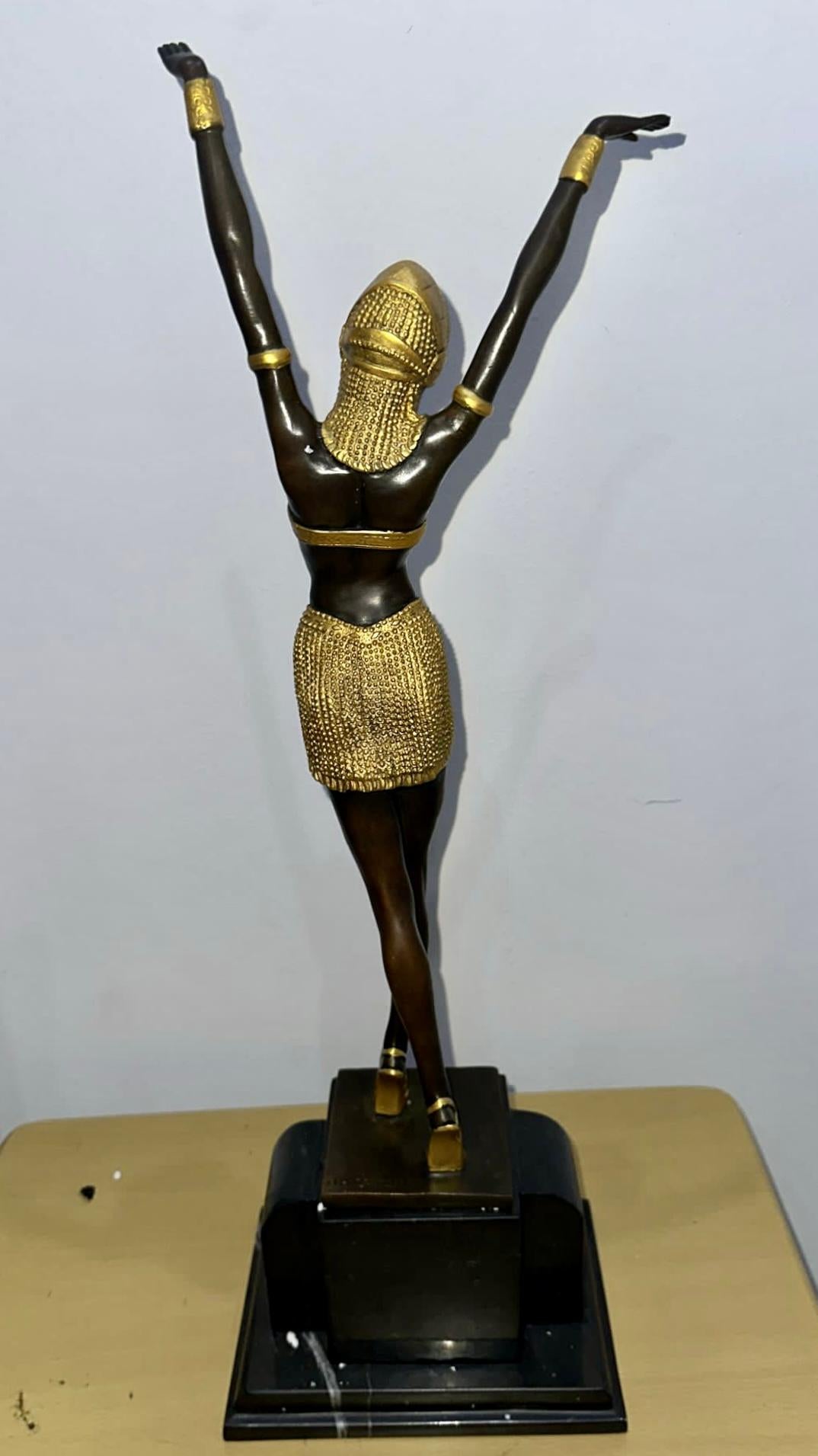 Goldbemalte Bronzefigur „Phoenician Dancer“ im Art déco-Stil von Demetre Chiparus im Angebot 2