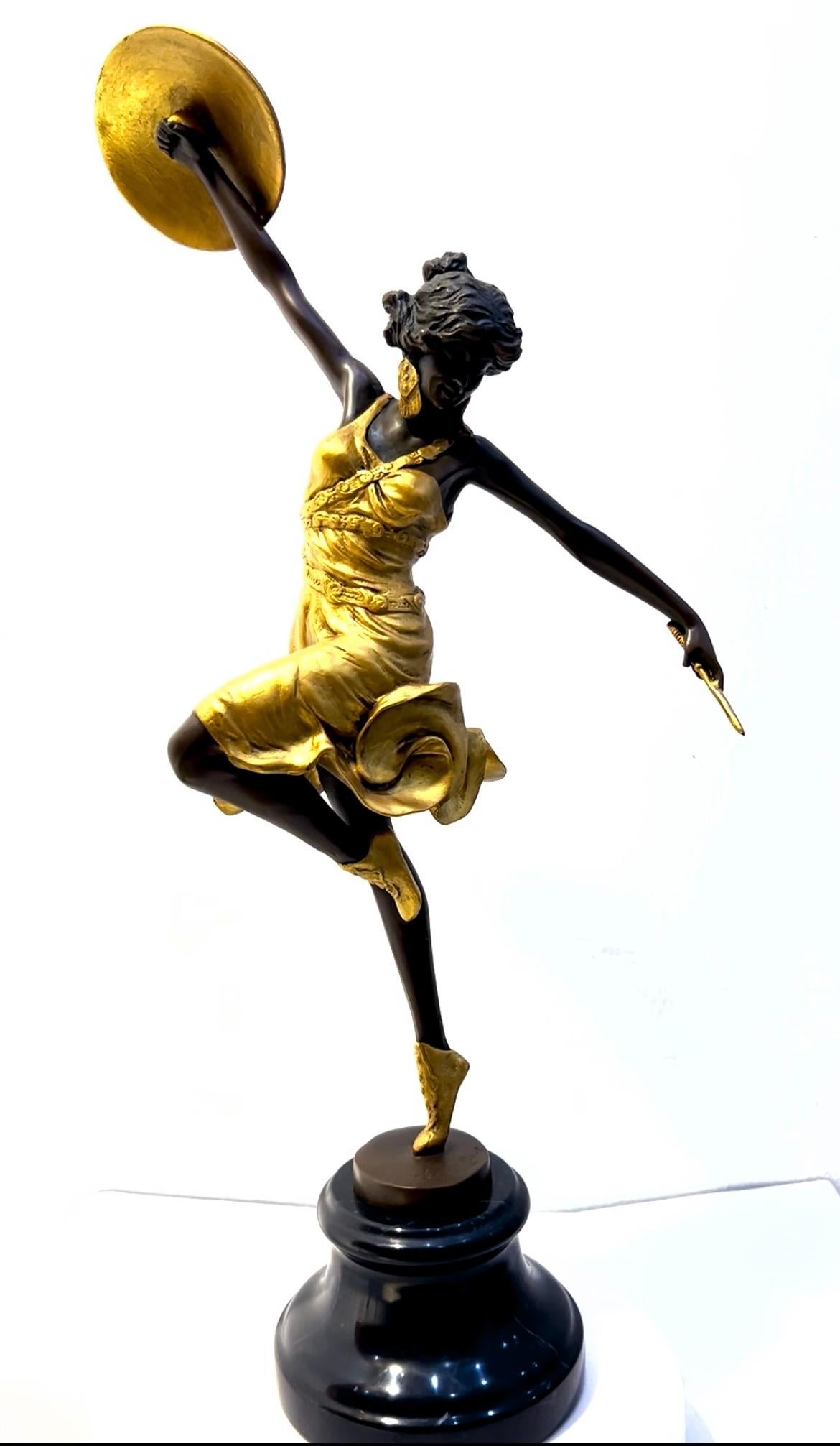 Art Deco Gold bemalte Bronze Römische Tänzerin  Claire Jeanne Roberte Colinet, Claire Jeanne (Französisch) im Angebot
