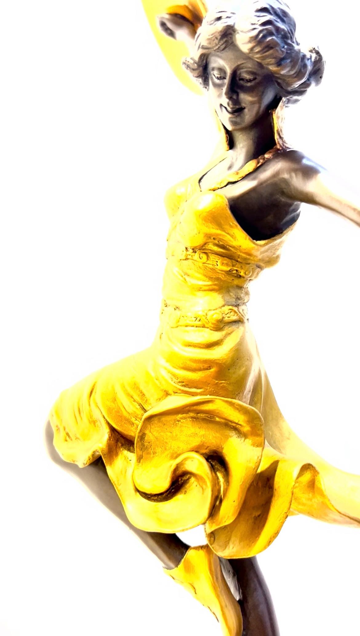 Art Deco Gold bemalte Bronze Römische Tänzerin  Claire Jeanne Roberte Colinet, Claire Jeanne (Frühes 20. Jahrhundert) im Angebot