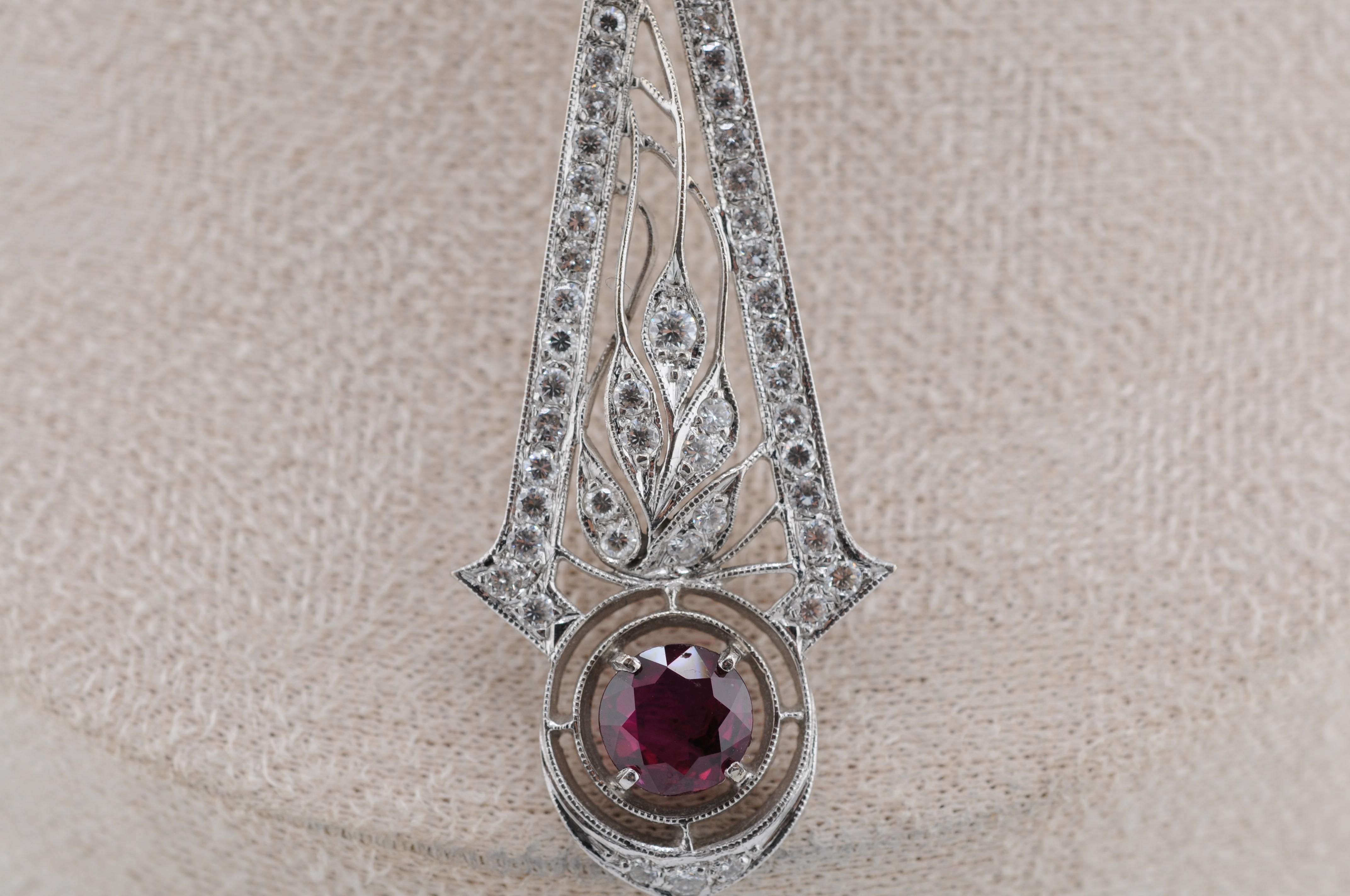 Pendentif Art déco en or avec rubis non chauffé et diamants en vente 1