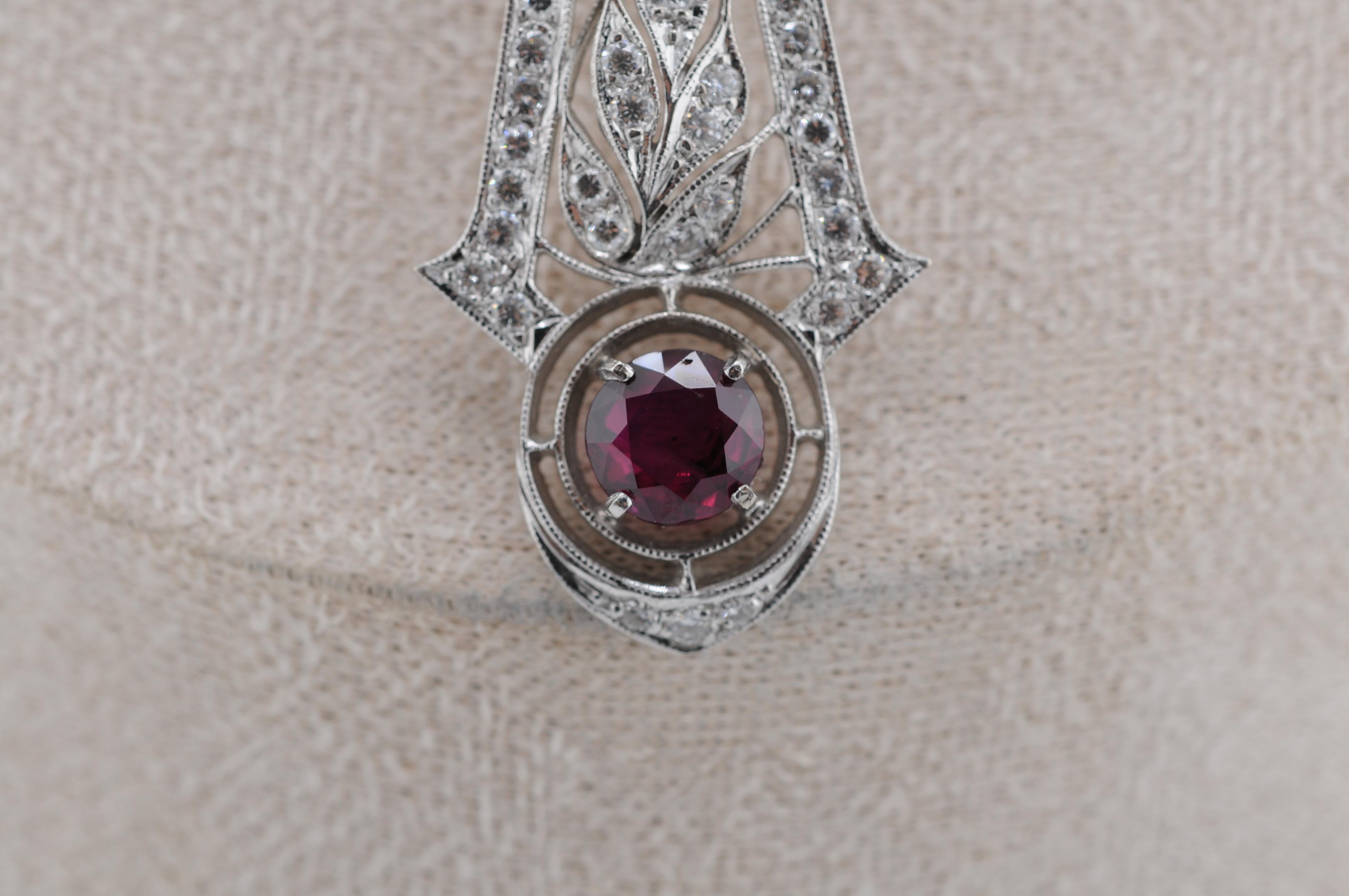 Pendentif Art déco en or avec rubis non chauffé et diamants en vente 2