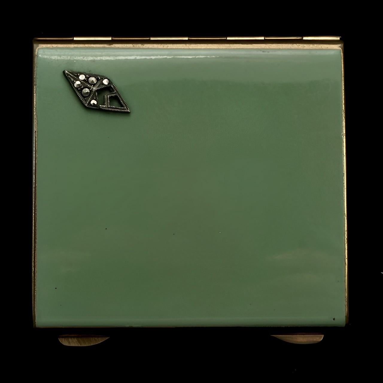 Art Deco Gold Plated and Green Enamel Compact with Marcasite Decoration For Sale 5