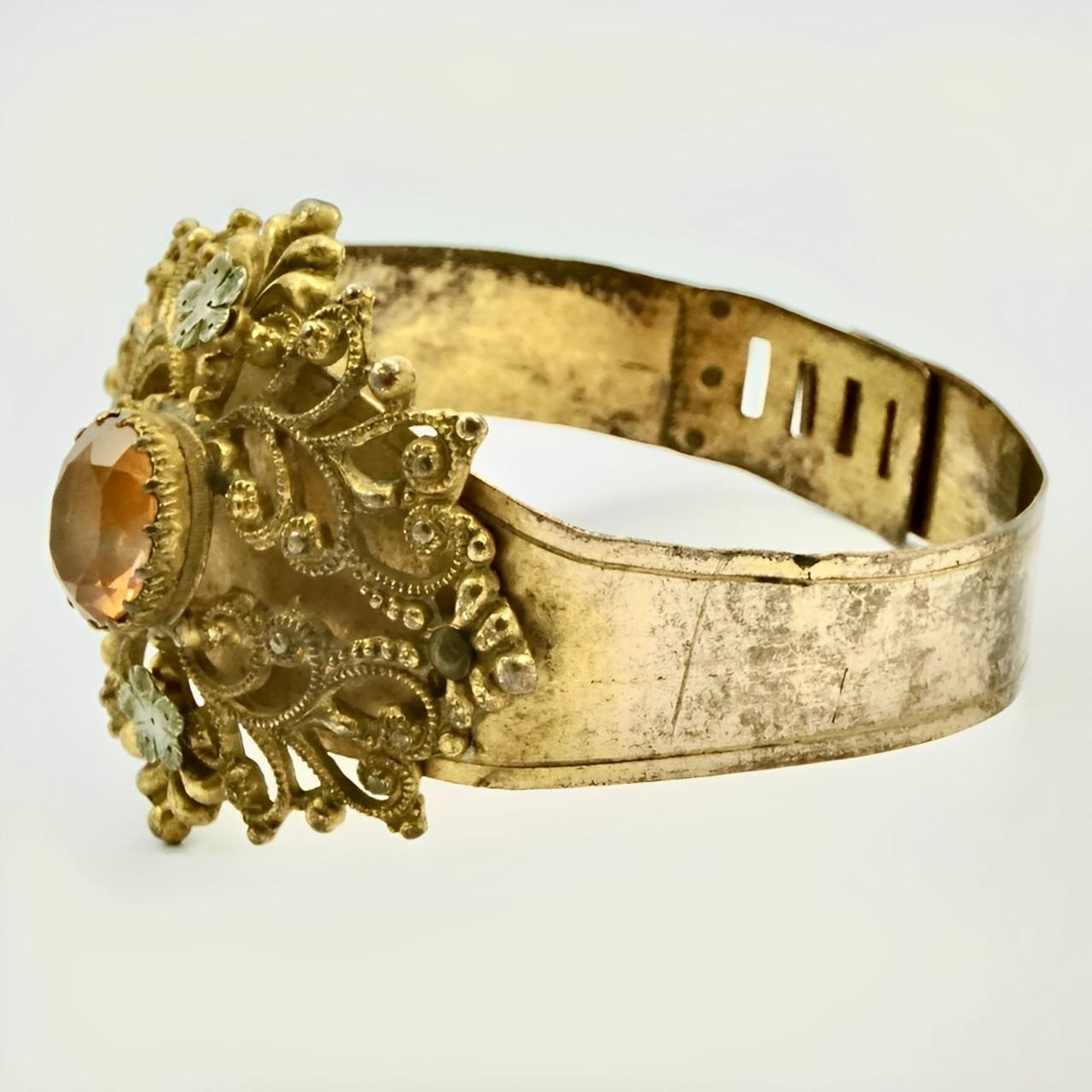 Art Deco Gold Plated Filigree and Amber Paste Stone Bangle Bracelet circa 1930s In Good Condition For Sale In London, GB