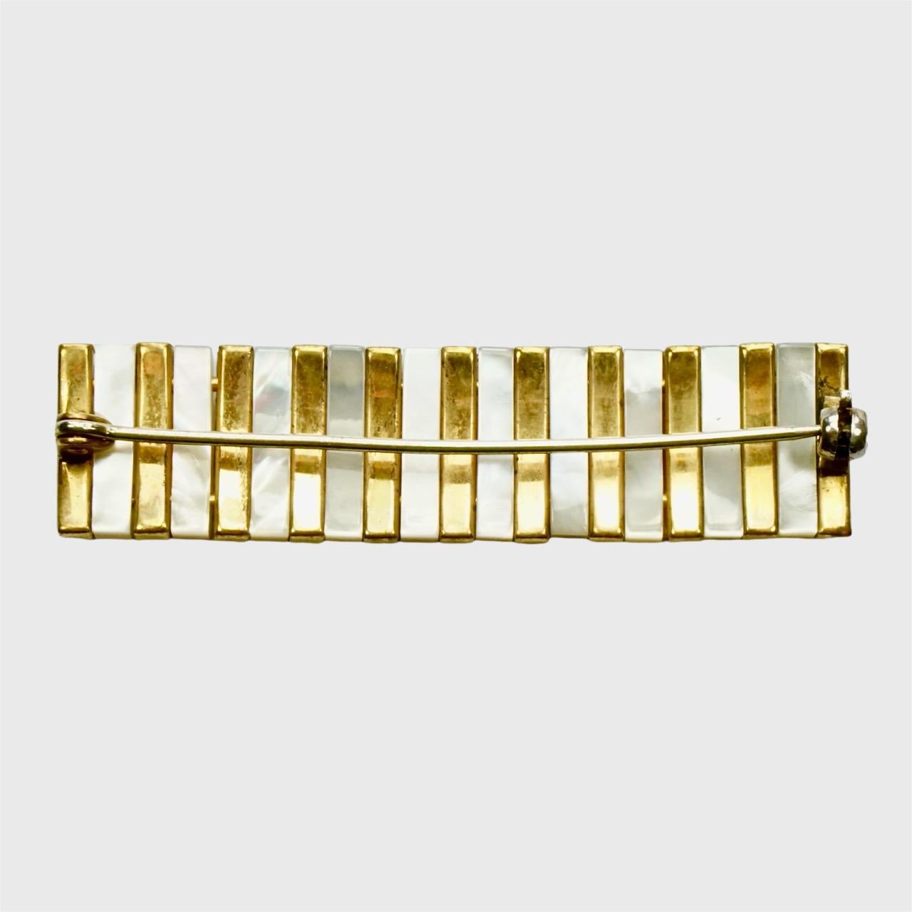 Set di gioielli Art Deco placcati in oro con madreperla e strass, circa anni '30 in vendita 12