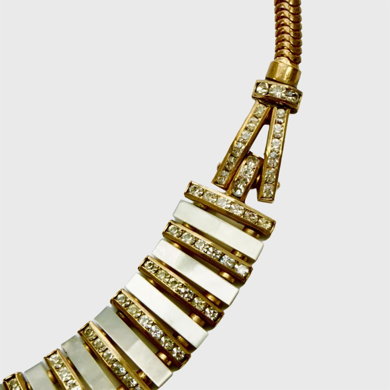 Set di gioielli Art Deco placcati in oro con madreperla e strass, circa anni '30 In condizioni buone in vendita a London, GB