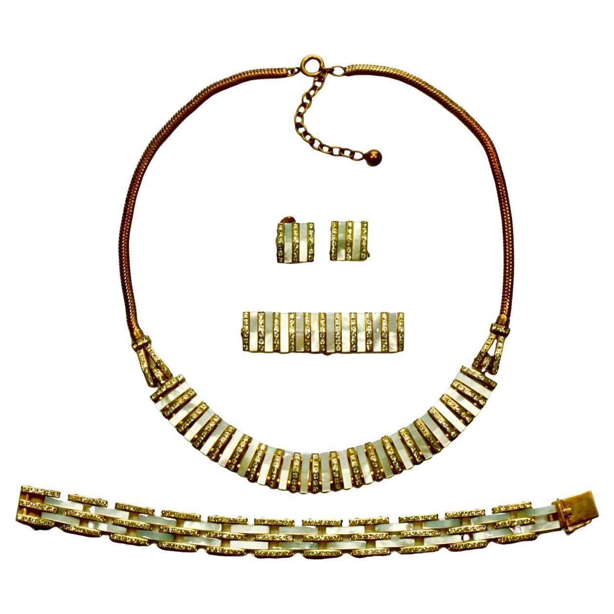 Set di gioielli Art Deco placcati in oro con madreperla e strass, circa anni '30 in vendita