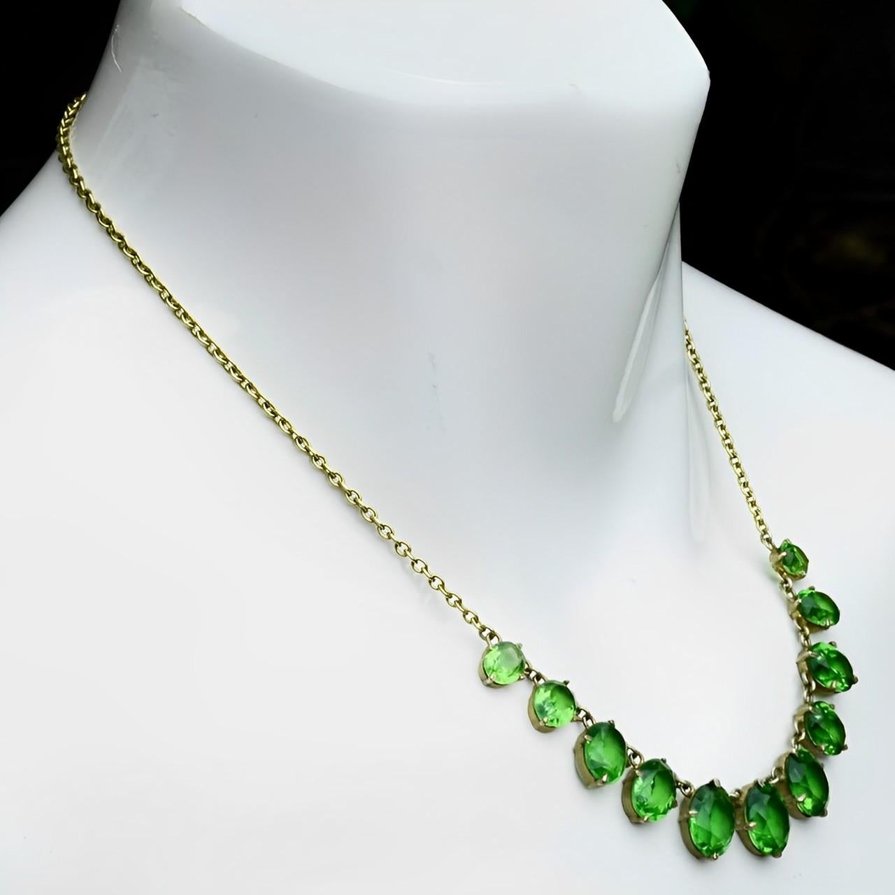 Art Deco Gold Plated Necklace with Apple Green Paste Stone Drops circa 1930s In Good Condition For Sale In London, GB