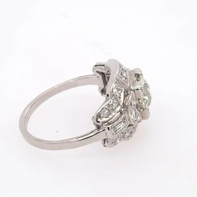 Art Deco Gold Ring 1,25 Karat Natürlicher Alter Euro & Baguette Diamant CIRCA 1950 Damen im Angebot