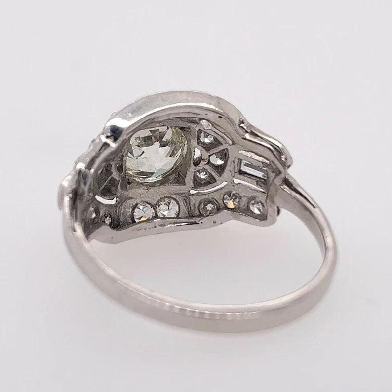 Art Deco Gold Ring 1,25 Karat Natürlicher Alter Euro & Baguette Diamant CIRCA 1950 im Angebot 1