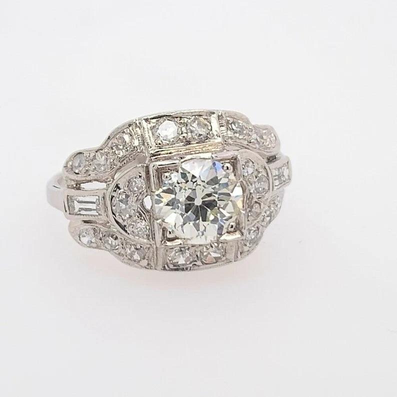 Art Deco Gold Ring 1,25 Karat Natürlicher Alter Euro & Baguette Diamant CIRCA 1950 im Angebot 3