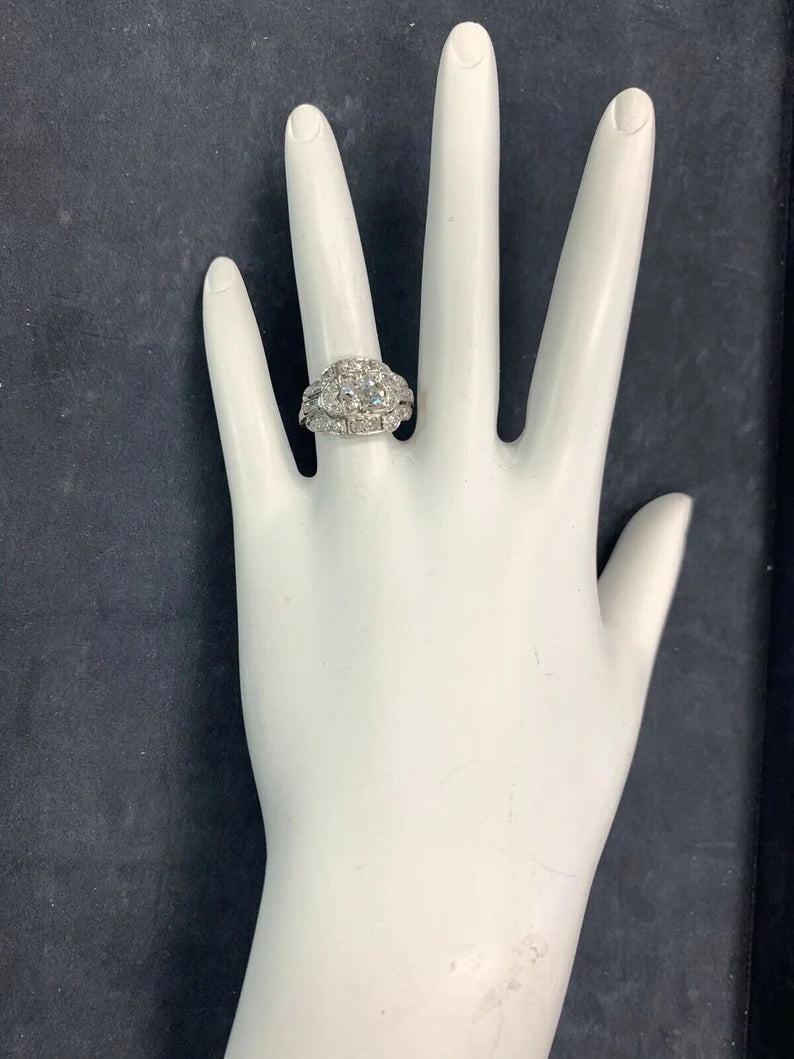 Art Deco Gold Ring 1,25 Karat Natürlicher Alter Euro & Baguette Diamant CIRCA 1950 im Angebot 4