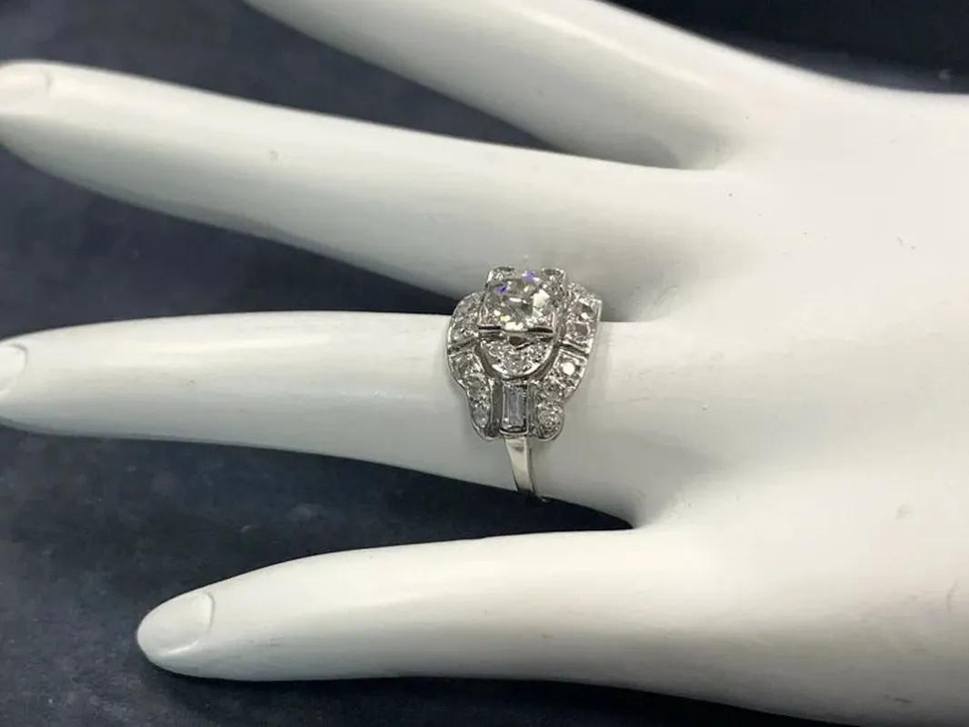 Art Deco Gold Ring 1,25 Karat Natürlicher Alter Euro & Baguette Diamant CIRCA 1950 im Angebot 5