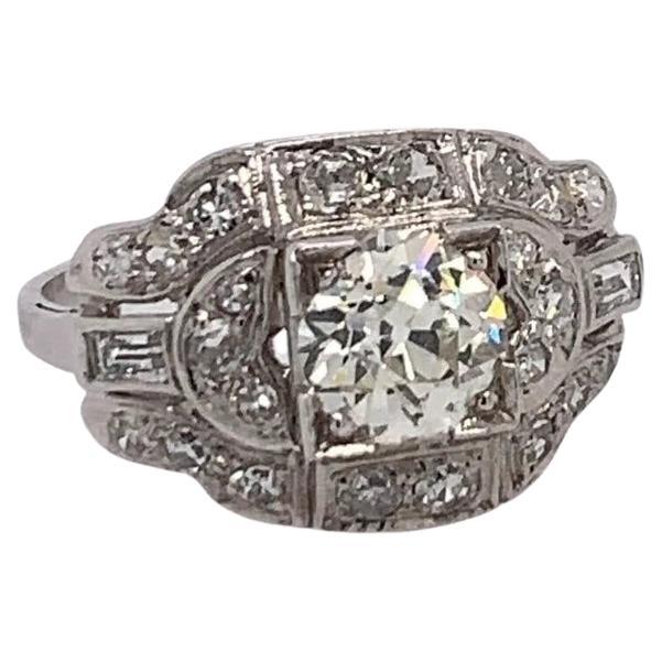 Art Deco Gold Ring 1,25 Karat Natürlicher Alter Euro & Baguette Diamant CIRCA 1950 im Angebot
