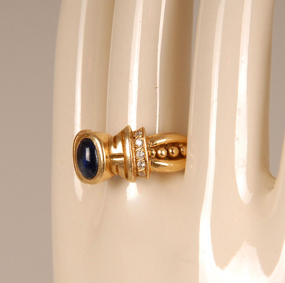 Hand-Crafted Art deco gold ring Diamond and Sapphire For Sale