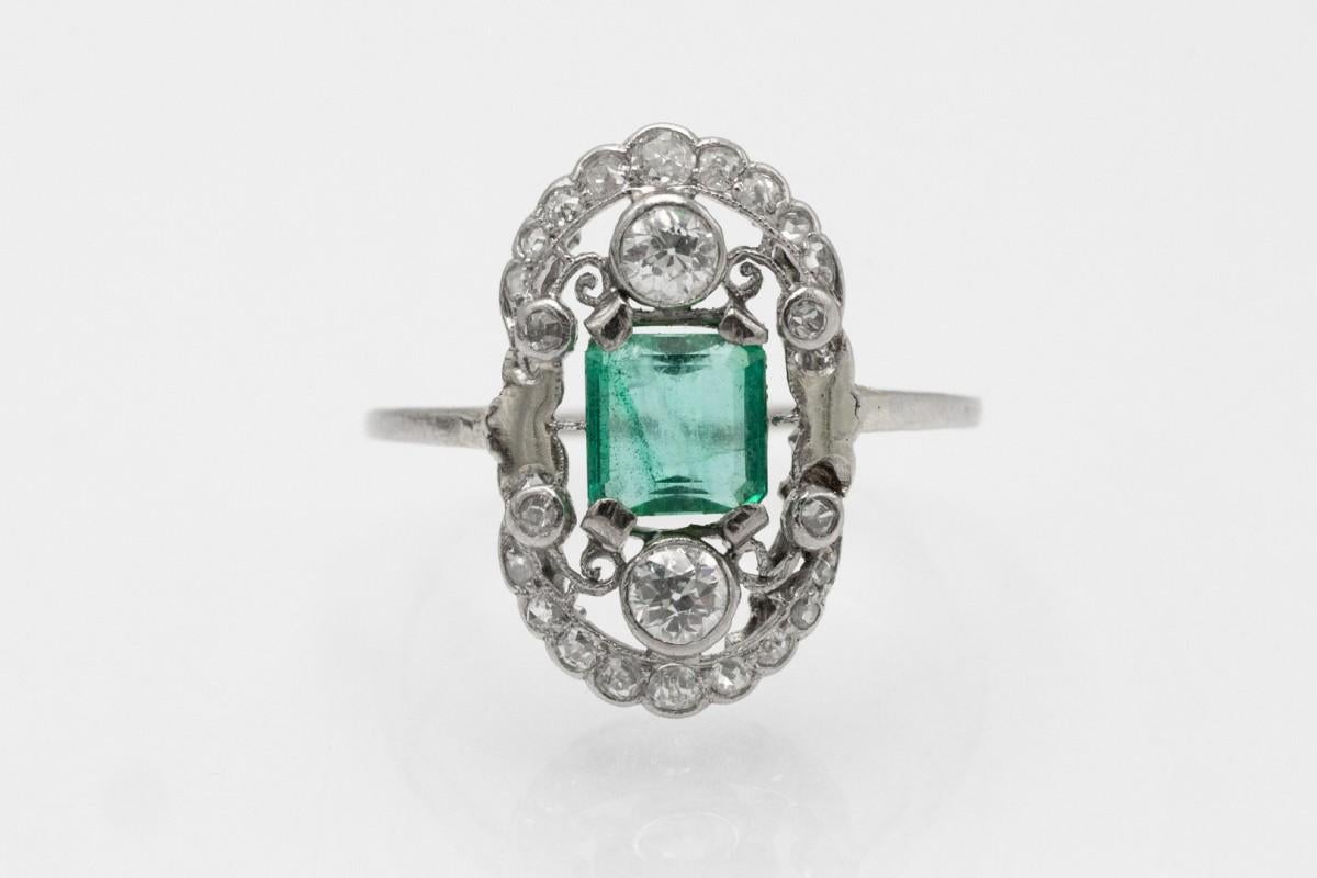 Bague en or Art déco avec diamants et émeraude, vers 1930/1940. Bon état - En vente à Chorzów, PL