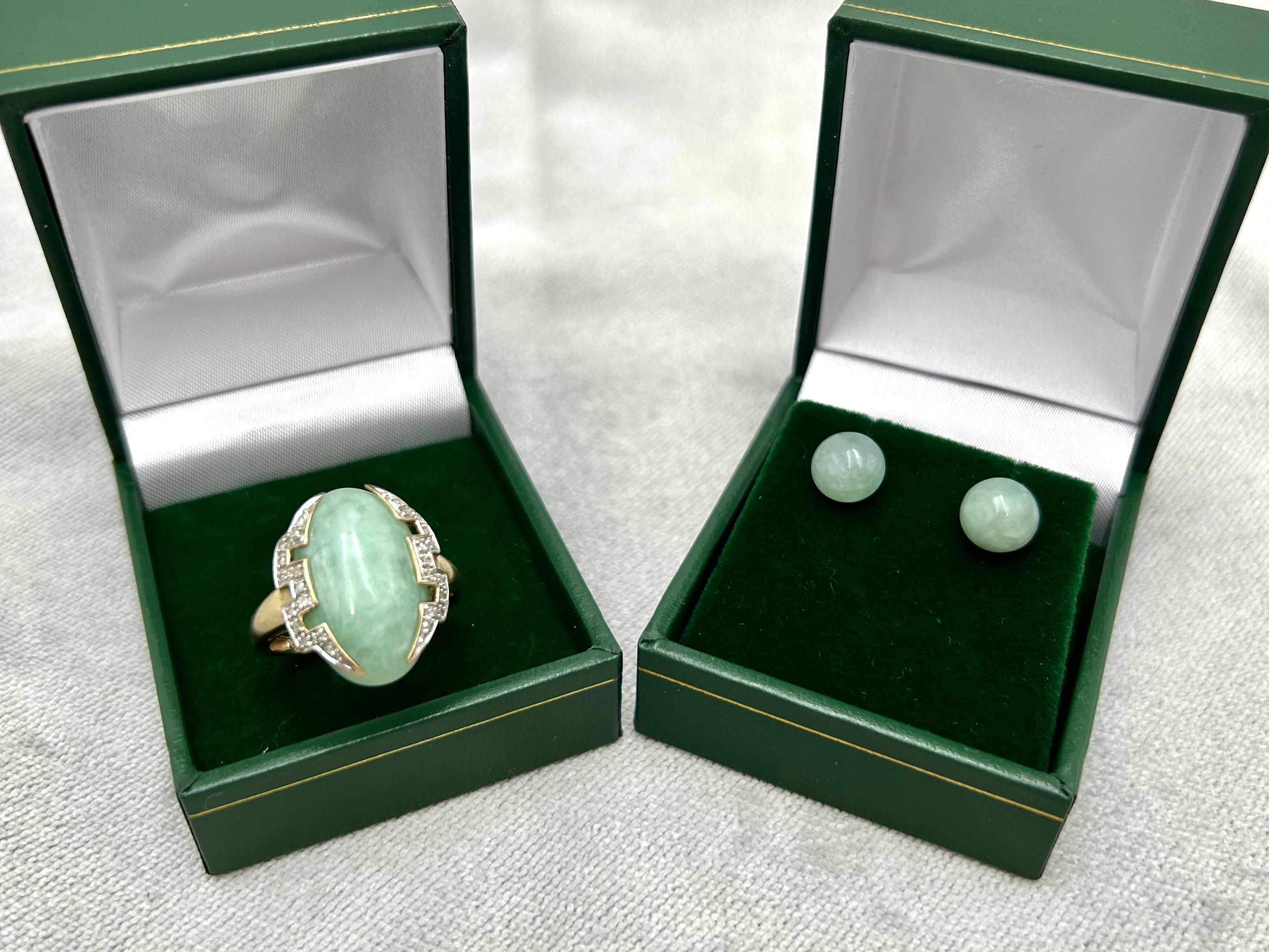 Art Deco gold ring with diamonds and jade + jade earrings, set of 3. In Excellent Condition For Sale In Chorzów, PL