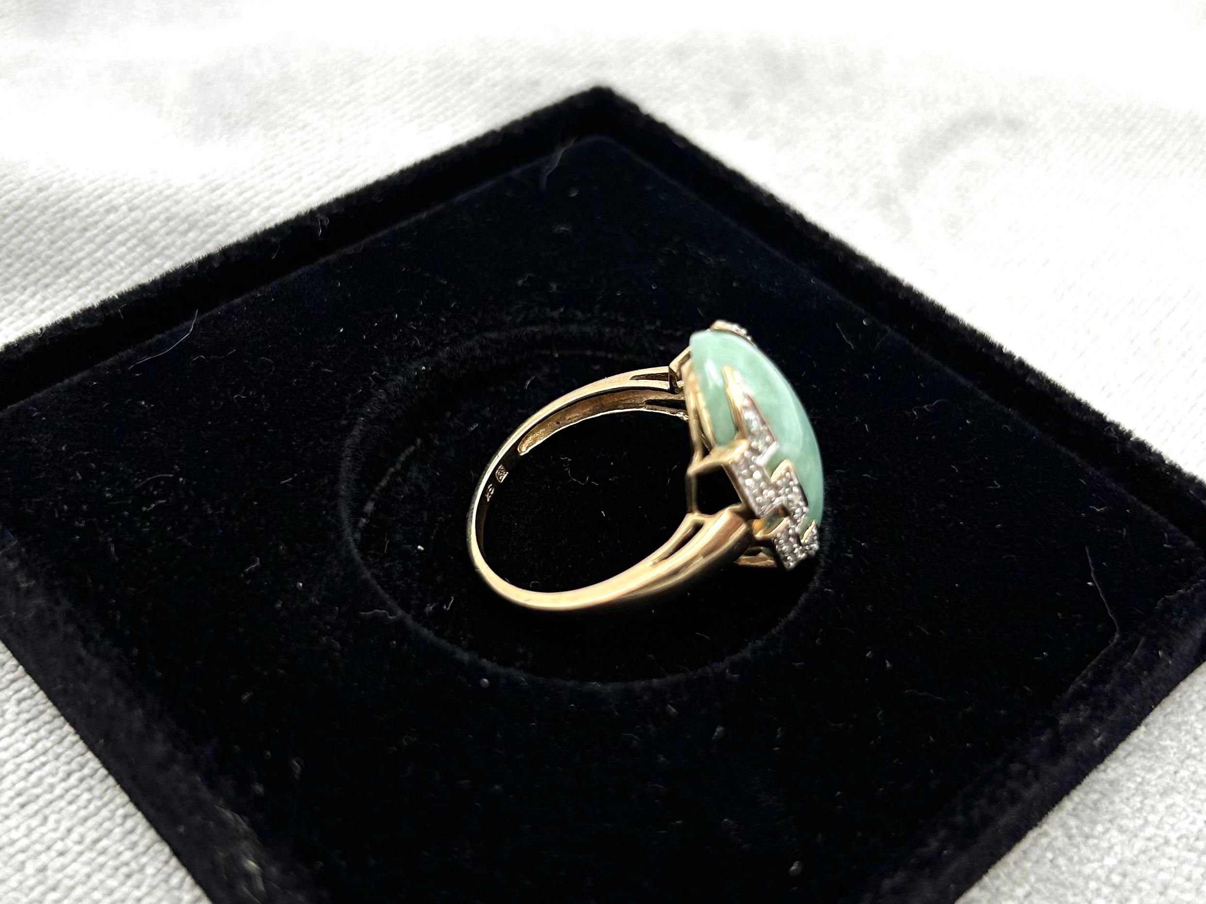 Art Deco gold ring with diamonds and jade + jade earrings, set of 3. For Sale 1