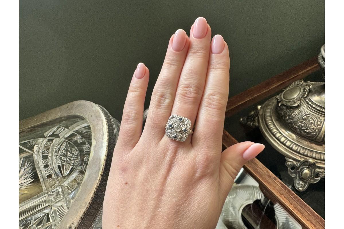 Femenino o masculino Anillo Art Decó de oro con diamantes y zafiros, años 1930/1940. en venta