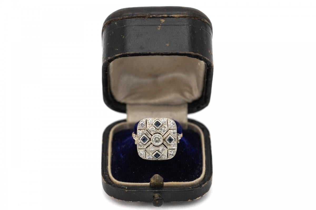 Anillo Art Decó de oro con diamantes y zafiros, años 1930/1940. en venta 2