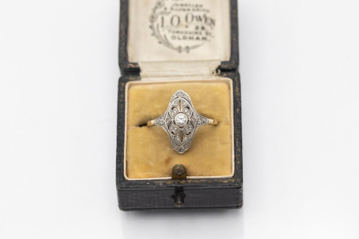 Goldring im Art déco-Stil mit Diamanten, Westeuropa, ca. 1930er Jahre. Damen im Angebot