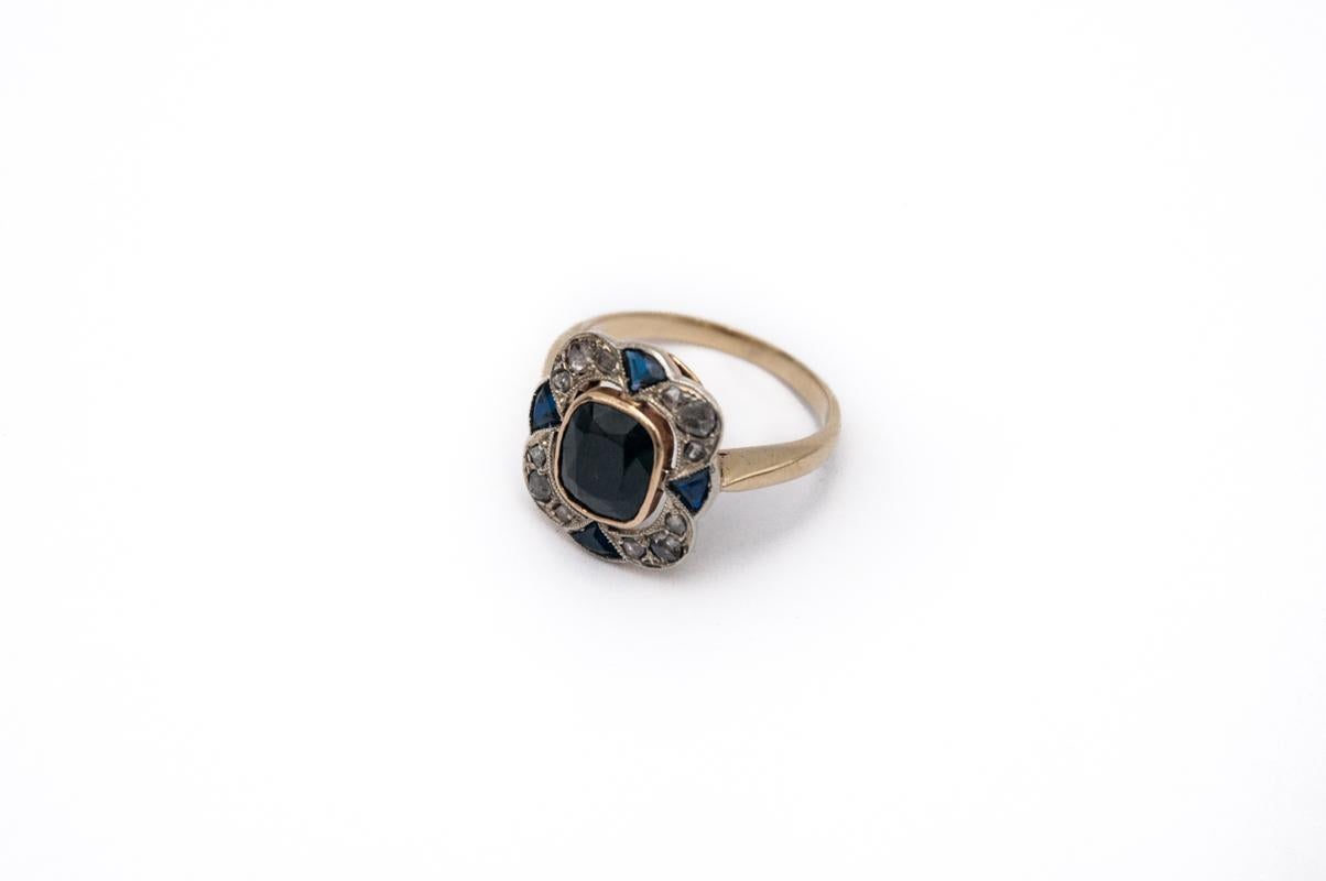 Art Deco gold ring with spinel, diamonds and sapphires, Hungary, 1940s. In Good Condition For Sale In Chorzów, PL