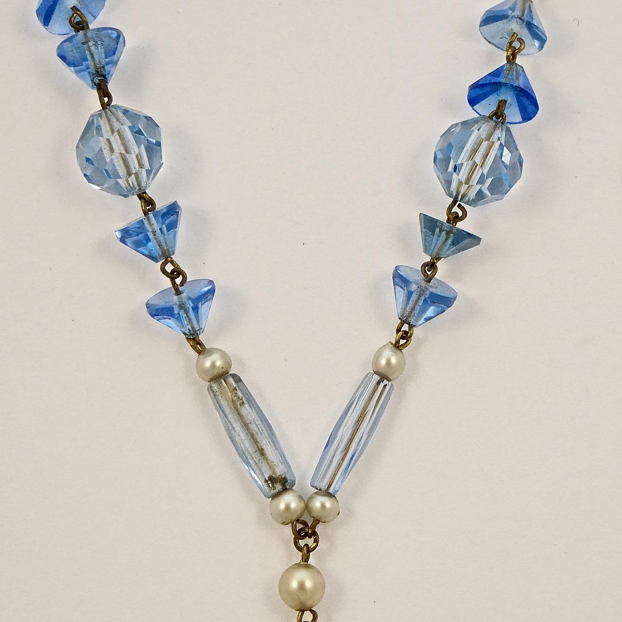 Art Deco Gold Tone Blue Glass Faux Pearl Necklace with Drop Pendant In Good Condition For Sale In London, GB