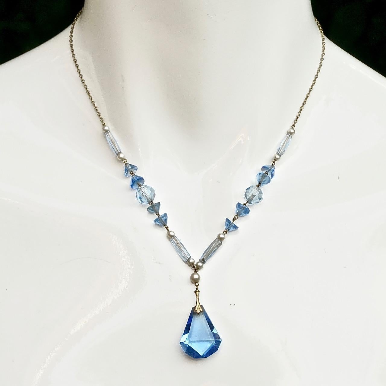 Art Deco Gold Tone Blue Glass Faux Pearl Necklace with Drop Pendant For Sale 1