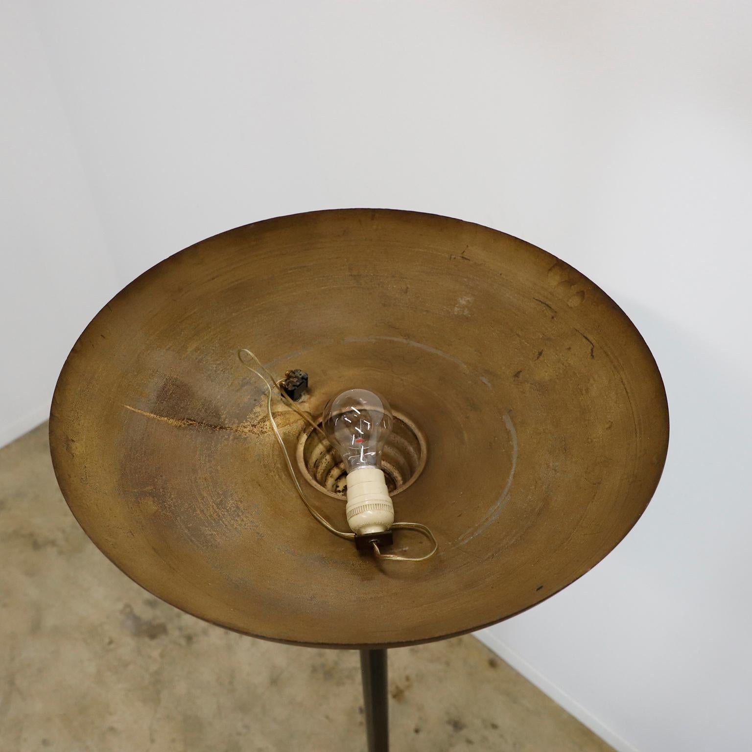 Lampadaire torchère Art déco en métal doré, 1940 État moyen - En vente à Mexico City, CDMX
