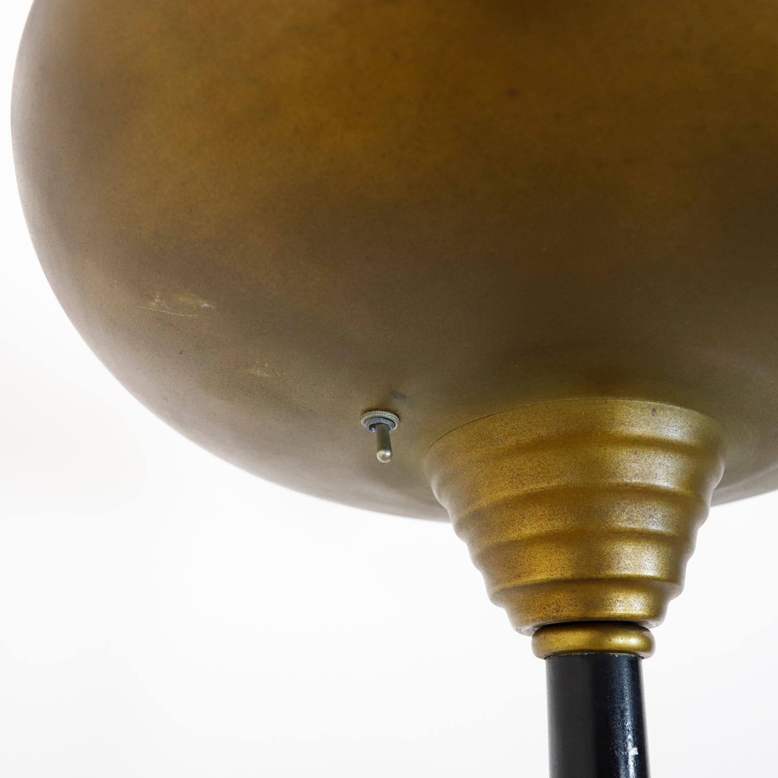 Milieu du XXe siècle Lampadaire torchère Art déco en métal doré, 1940 en vente