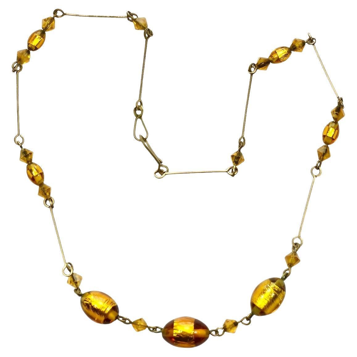 Art Deco Goldton-Drahtkette mit ovalen Goldfolien-Glasperlen circa 1930er Jahre im Angebot