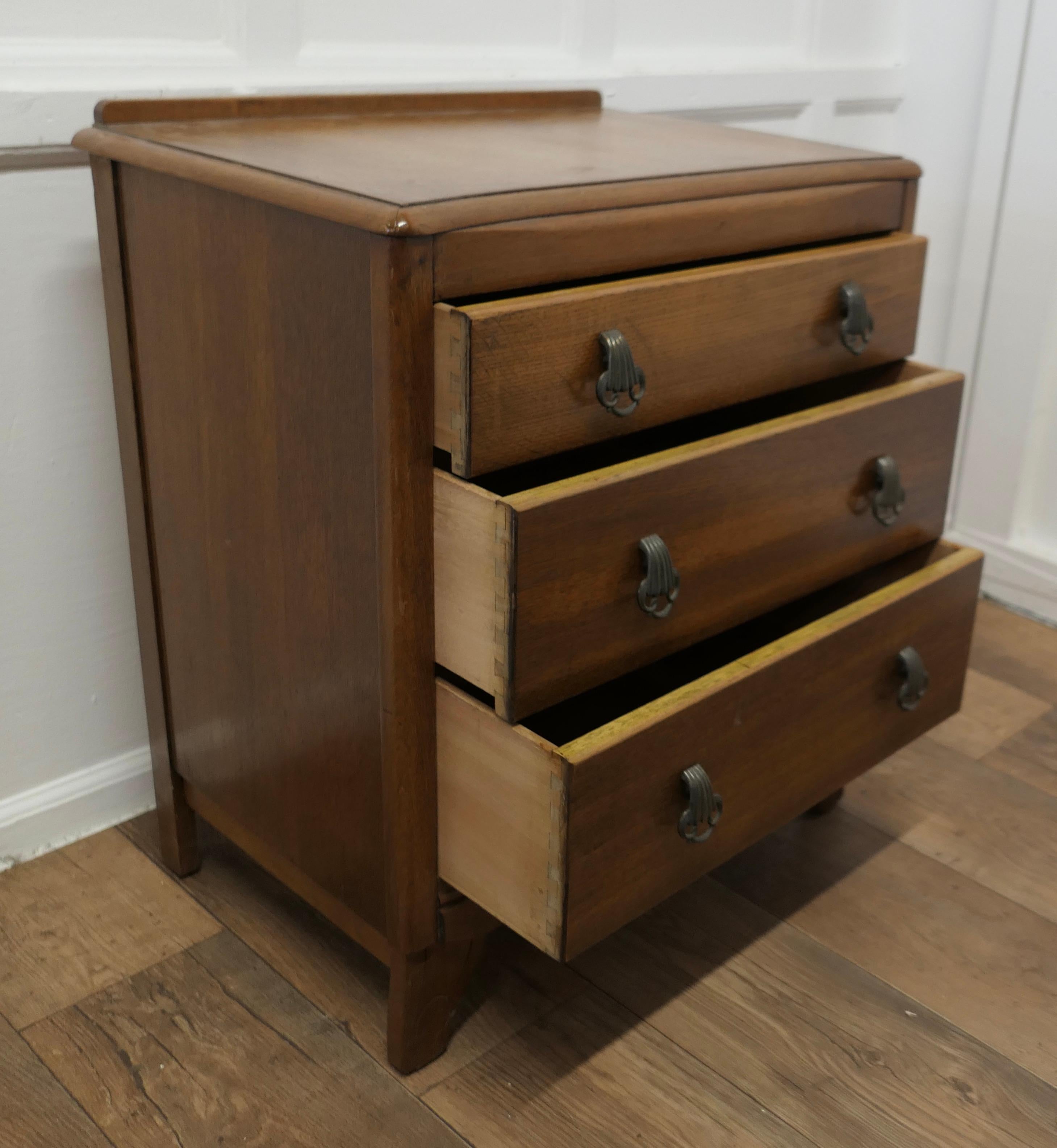 Mid-20th Century Art Deco Golden Oak Chest of Drawers by Lebus This Is a Classic Piece For Sale