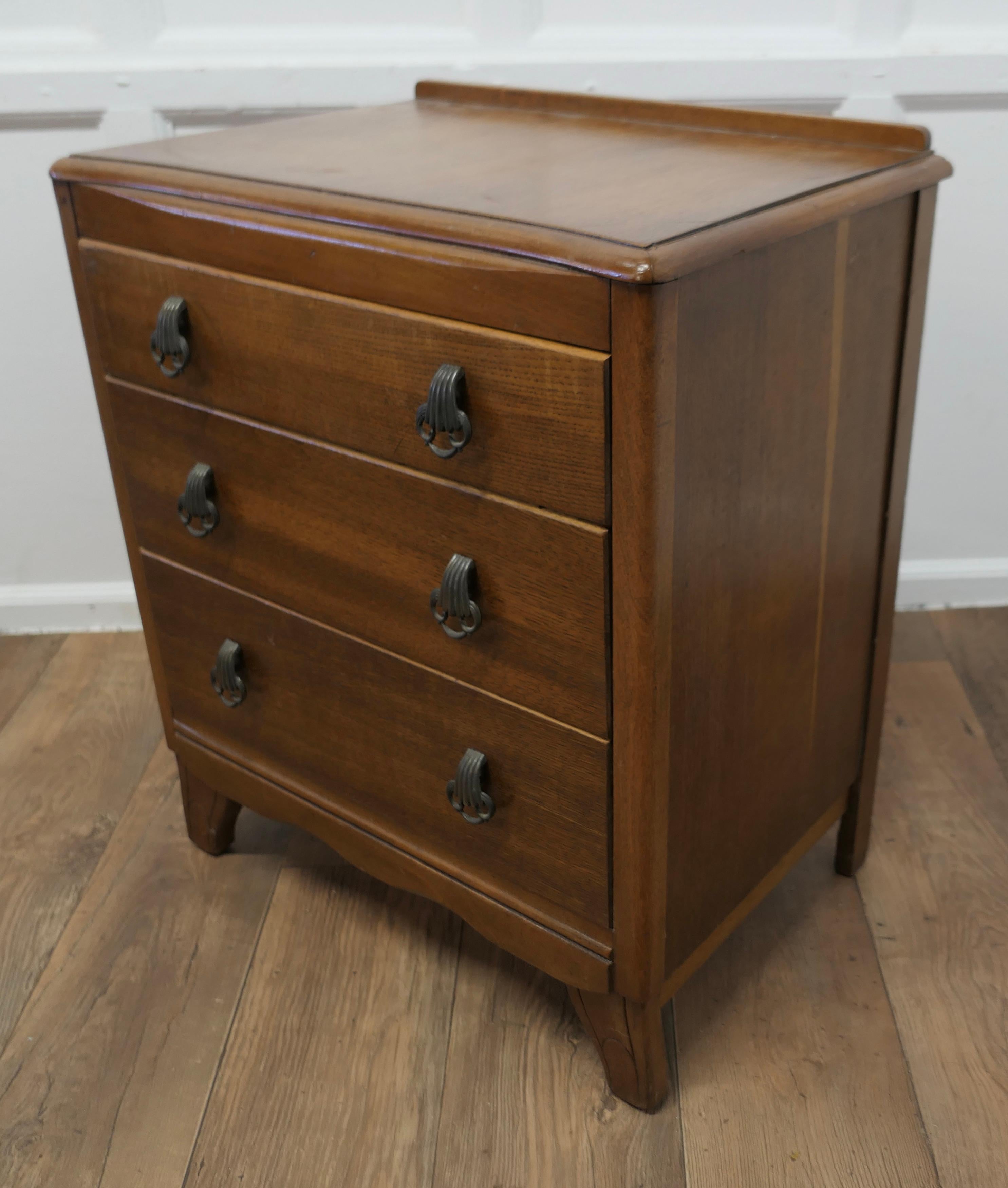 Art Deco Golden Oak Chest of Drawers by Lebus This Is a Classic Piece For Sale 1