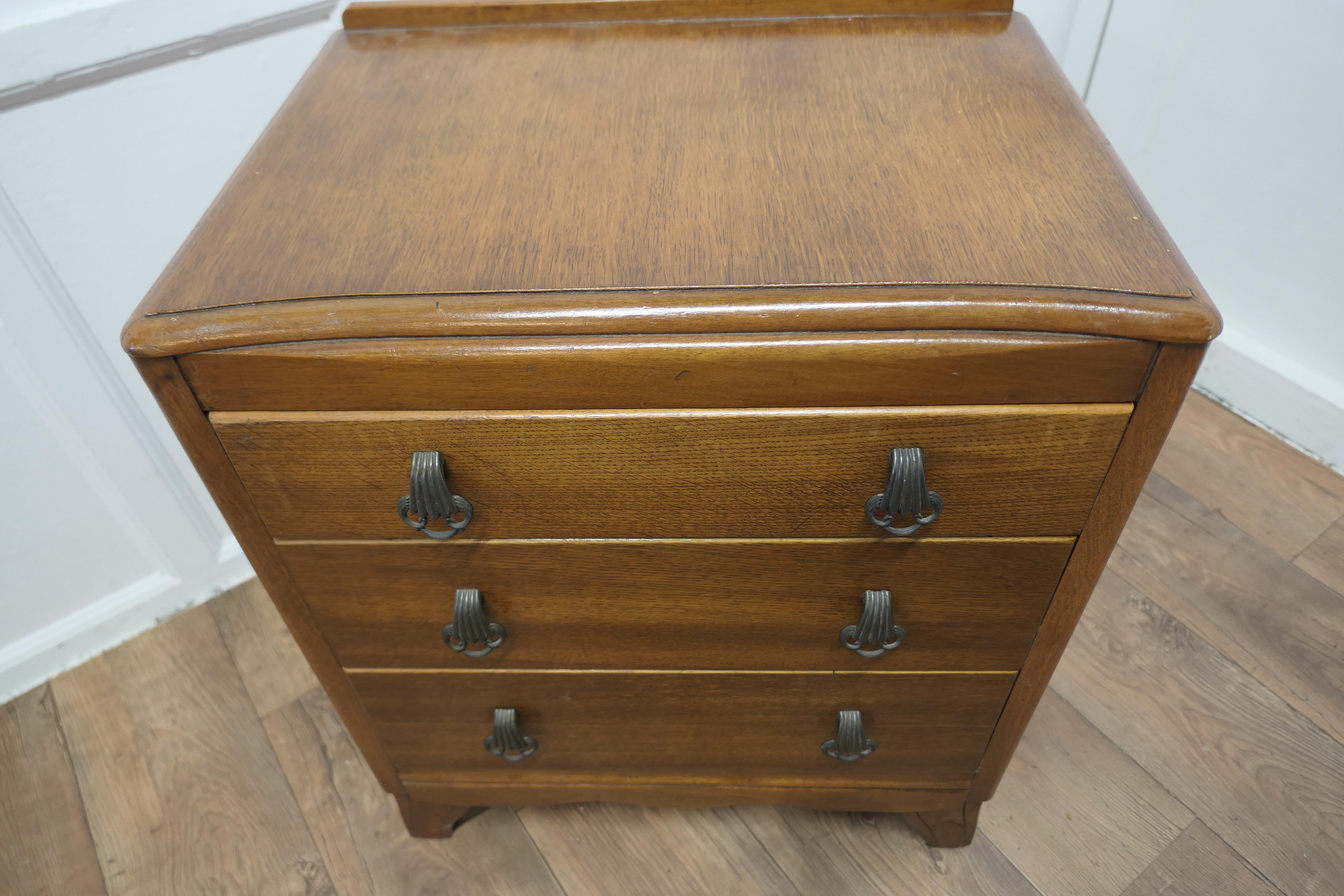 Art Deco Golden Oak Chest of Drawers by Lebus This Is a Classic Piece For Sale 2