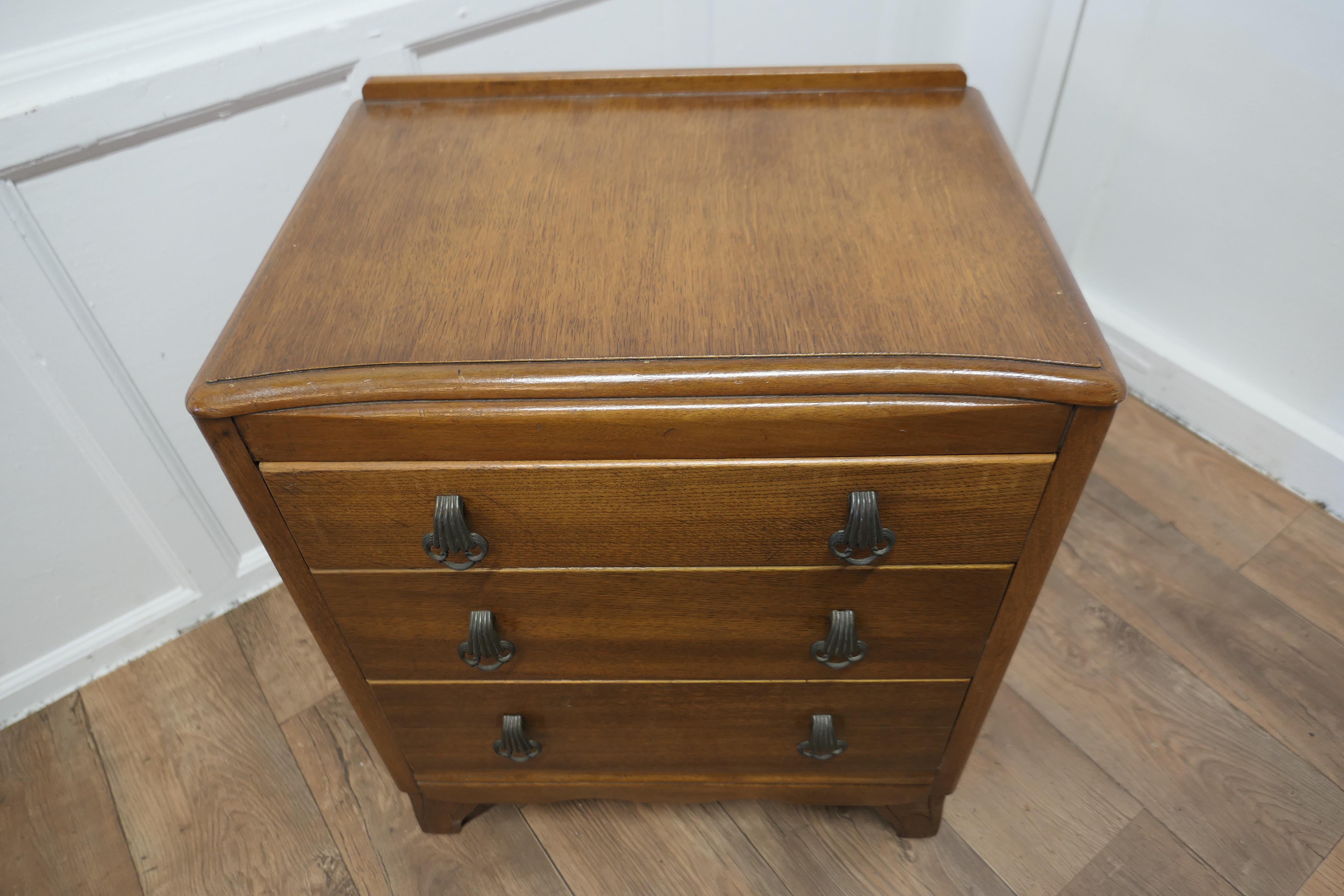 Art Deco Golden Oak Chest of Drawers by Lebus This Is a Classic Piece For Sale 3