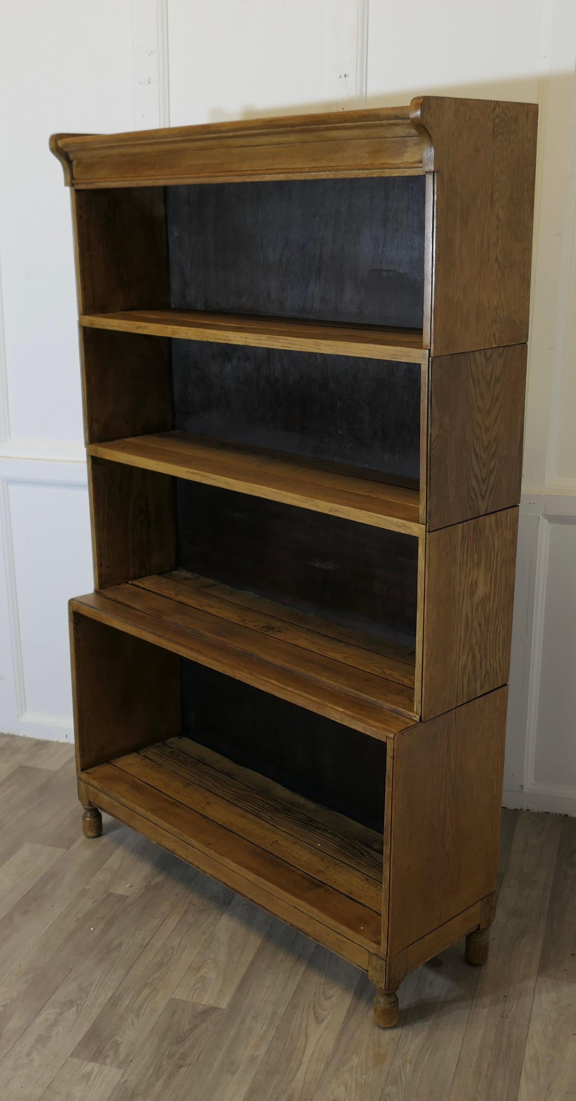 Inizio XX secolo Libreria a cascata Art Deco in Oak dorato   La libreria è alta in vendita